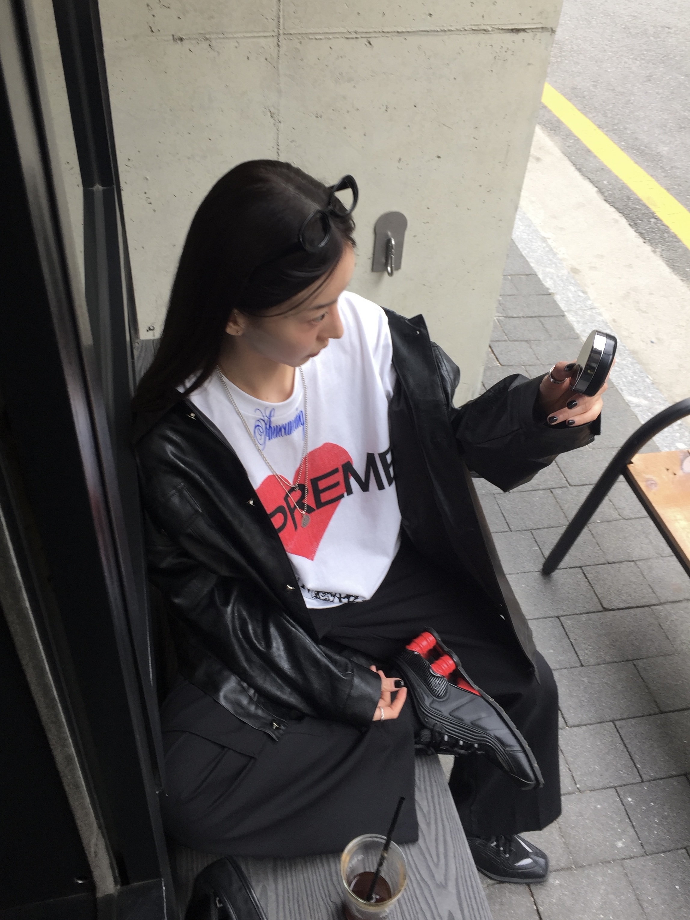 Supreme Announcing T-Shirt White - 25SS, Nike x Martine Rose Shox MR4 Black 착용 스타일 - 1