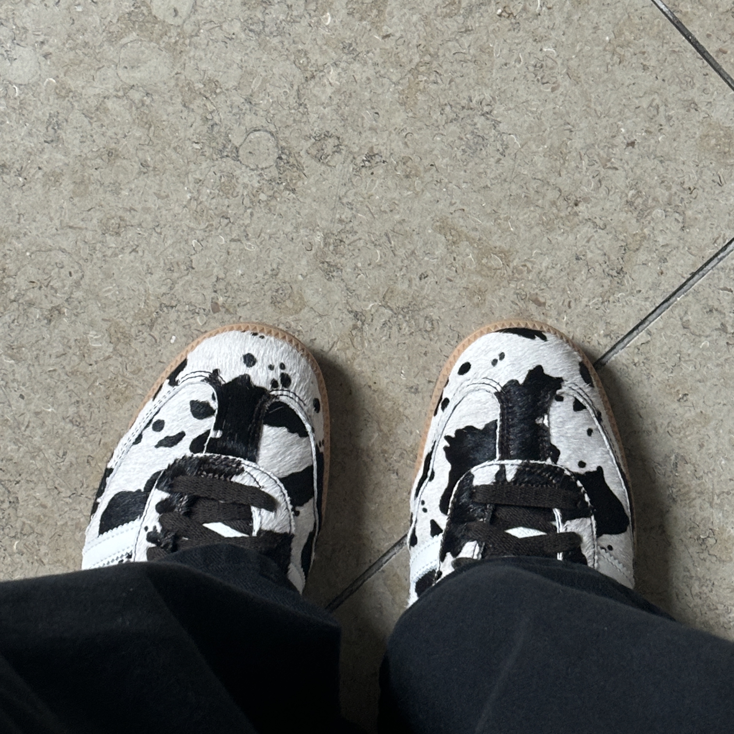 (W) Adidas Samba OG Cow Print 착용 스타일
