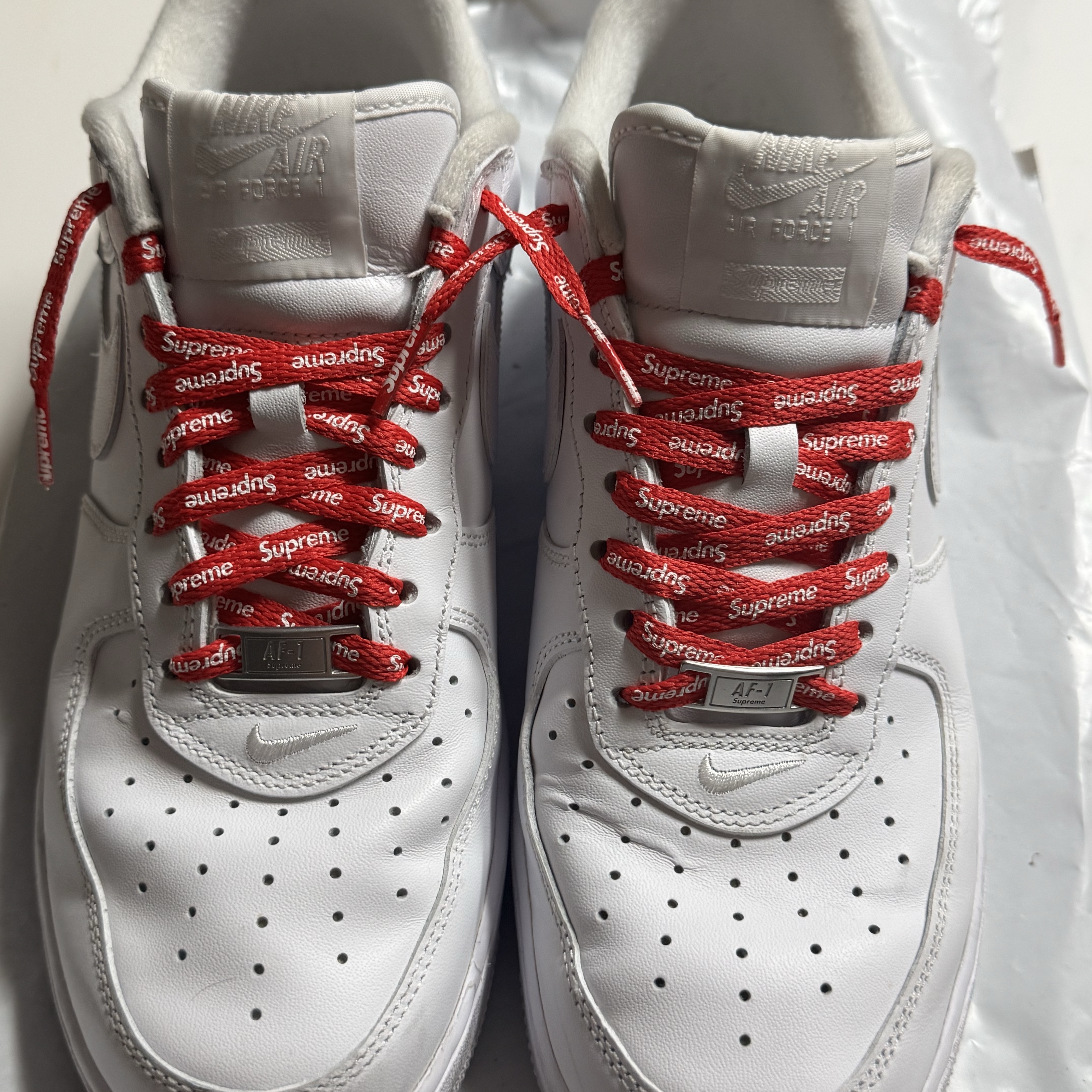 Nike x Supreme Air Force 1 Low White 착용 스타일