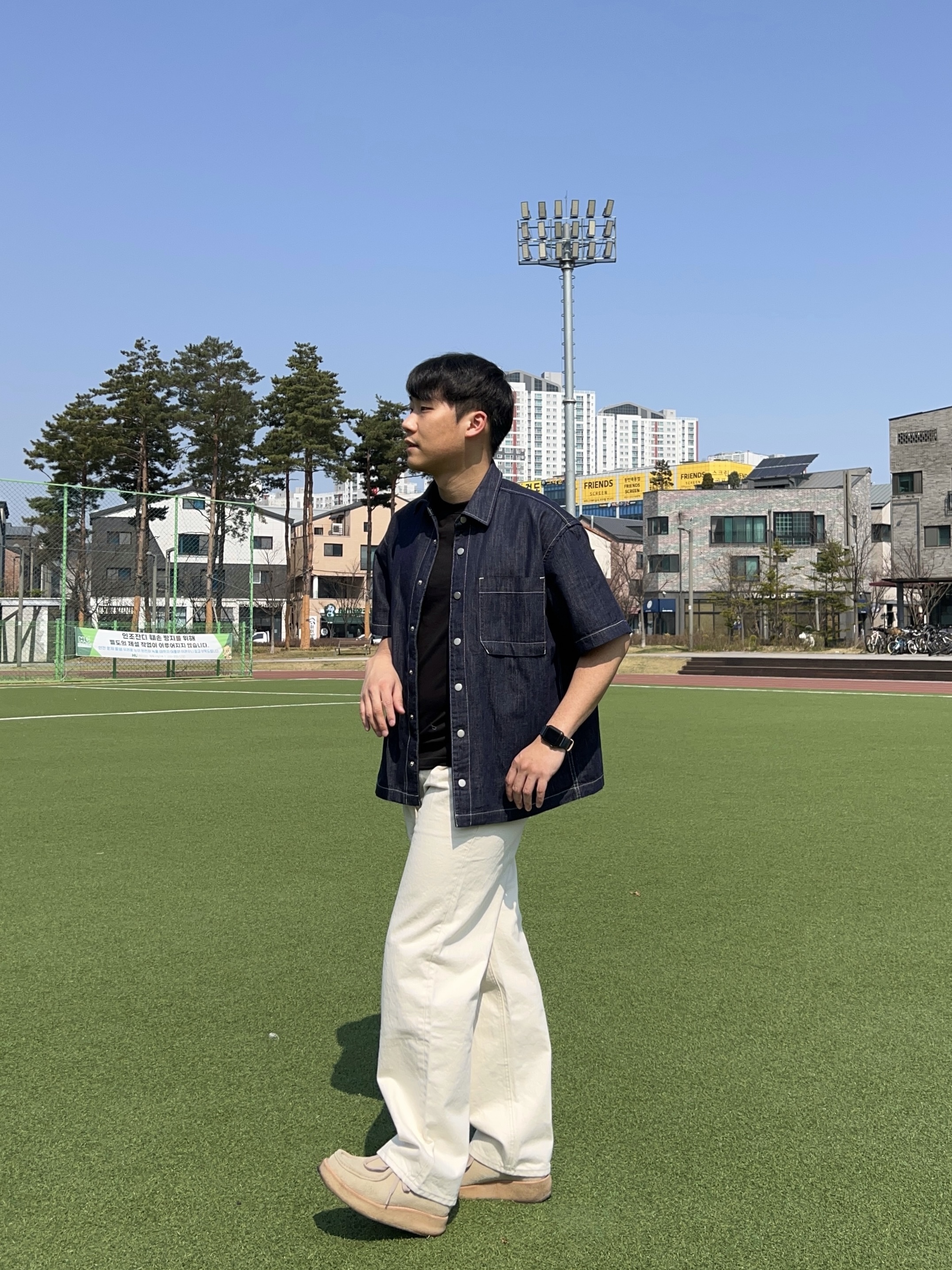 LOSTGARDEN Uniform Crepe Derby Beige 착용 스타일