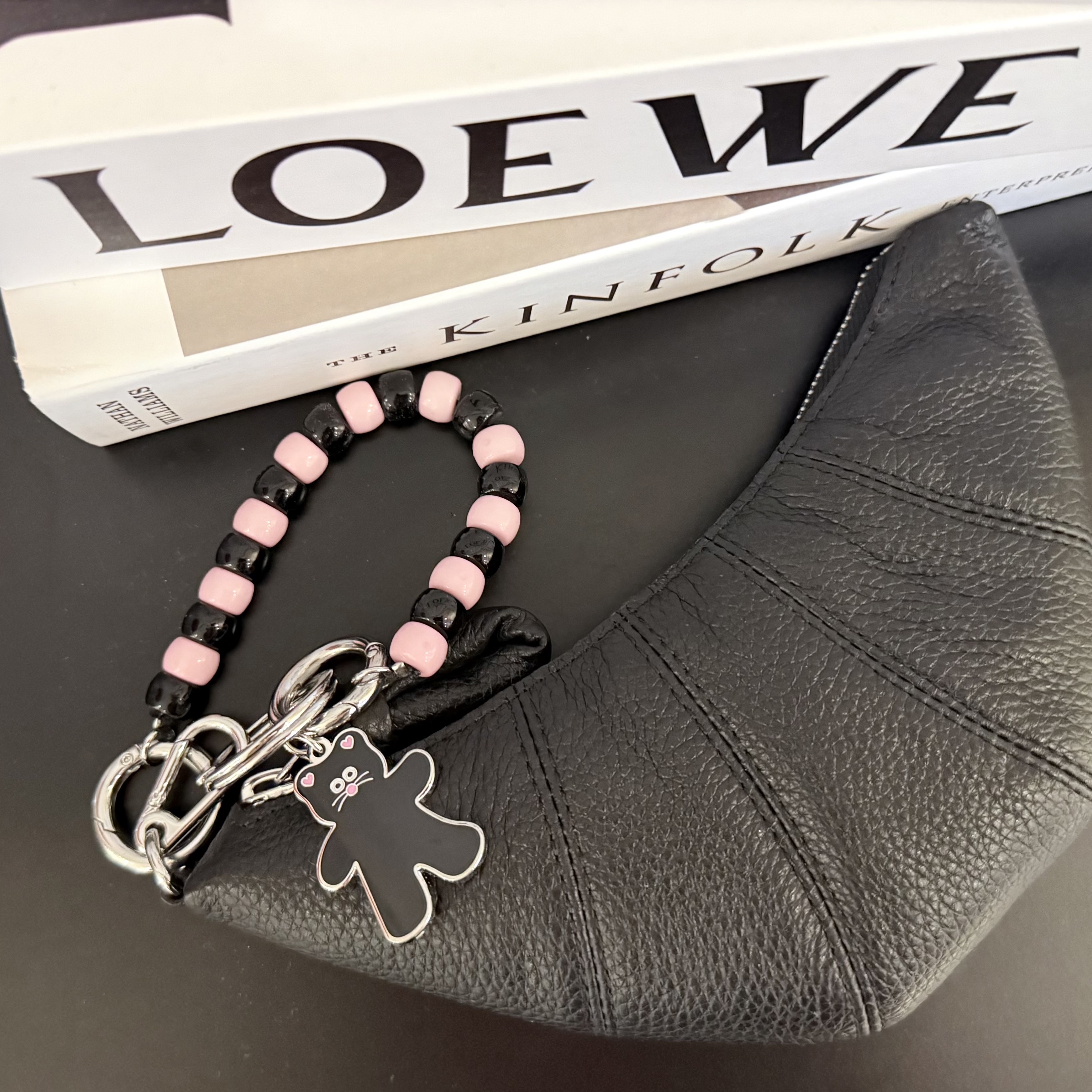Lemaire Crossbody Croissant Coin Purse Soft Grained Leather Black, Monamhee Beulpingi Beads Strap Black Pink 착용 스타일