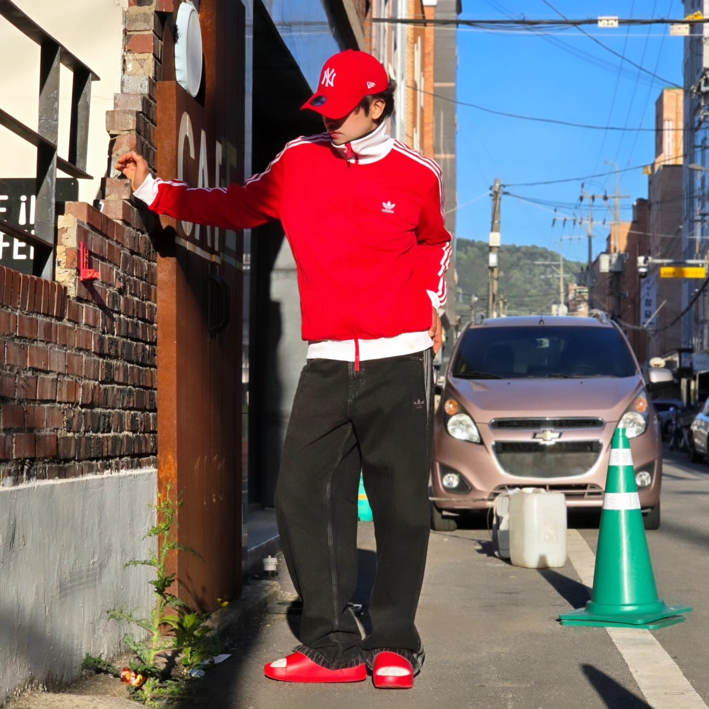 Adidas Adicolor Classic Beckenbauer Track Top Better Scarlet White - US Sizing, Adidas Adicolor Classic Beckenbauer Track Top Better Scarlet White - KR Sizing 착용 스타일 - 3