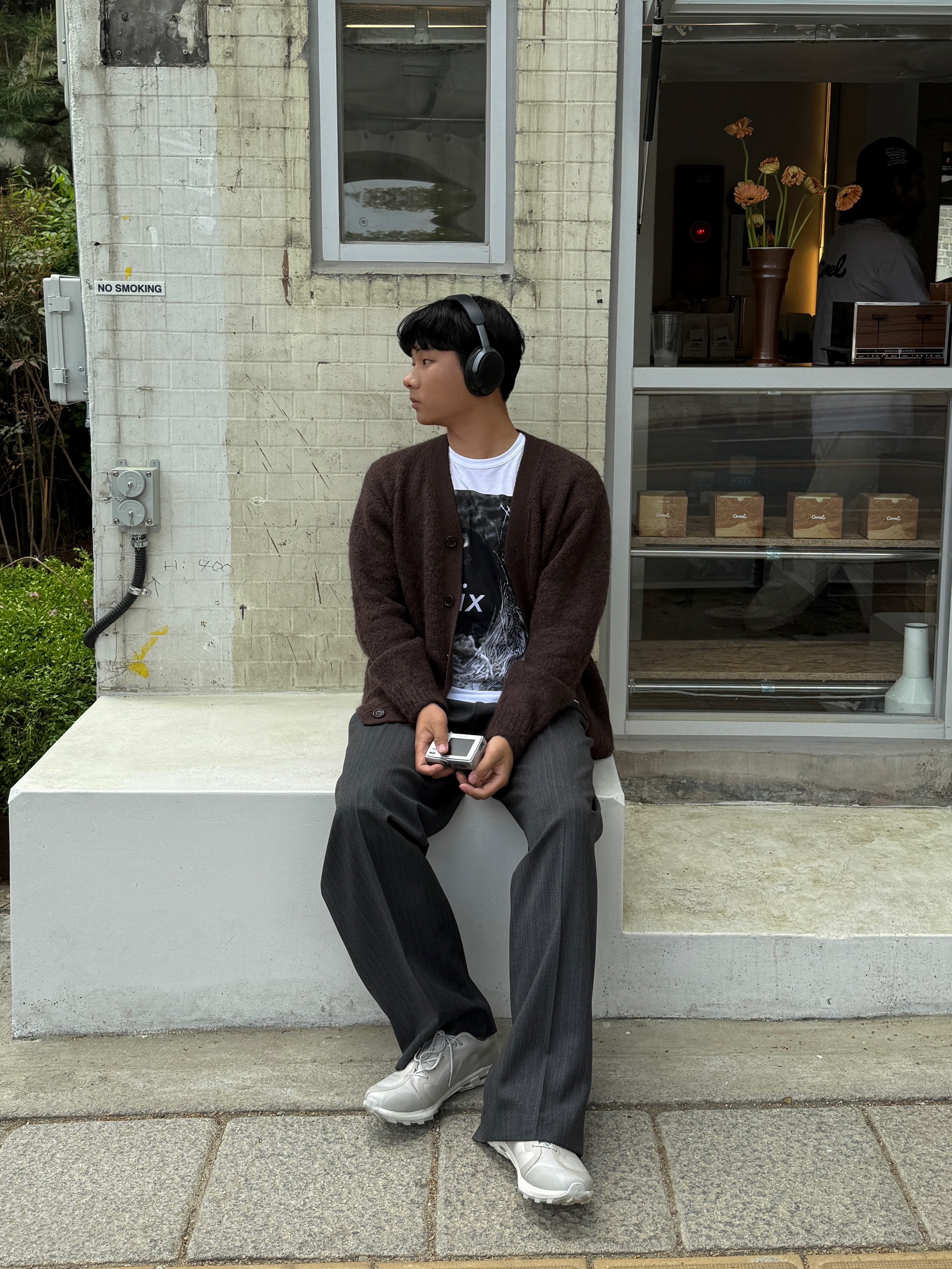 On Running x Post Archive Faction (Paf) Cloudventure Peak Ice Moon, Amomento Grandpa Cardigan Brown - 24FW 착용 스타일 - 1