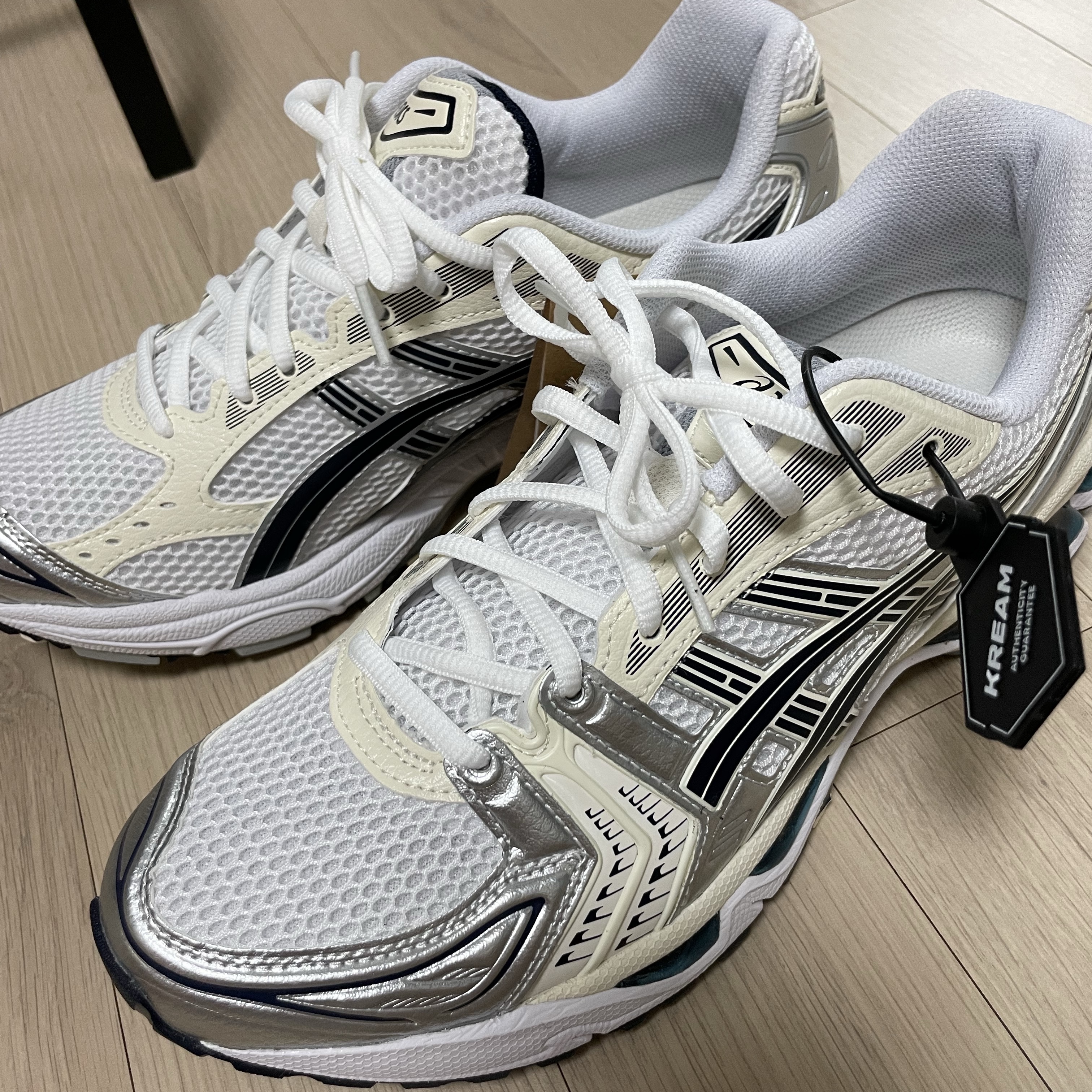 (W) Asics Gel-Kayano 14 White Midnight 착용 스타일