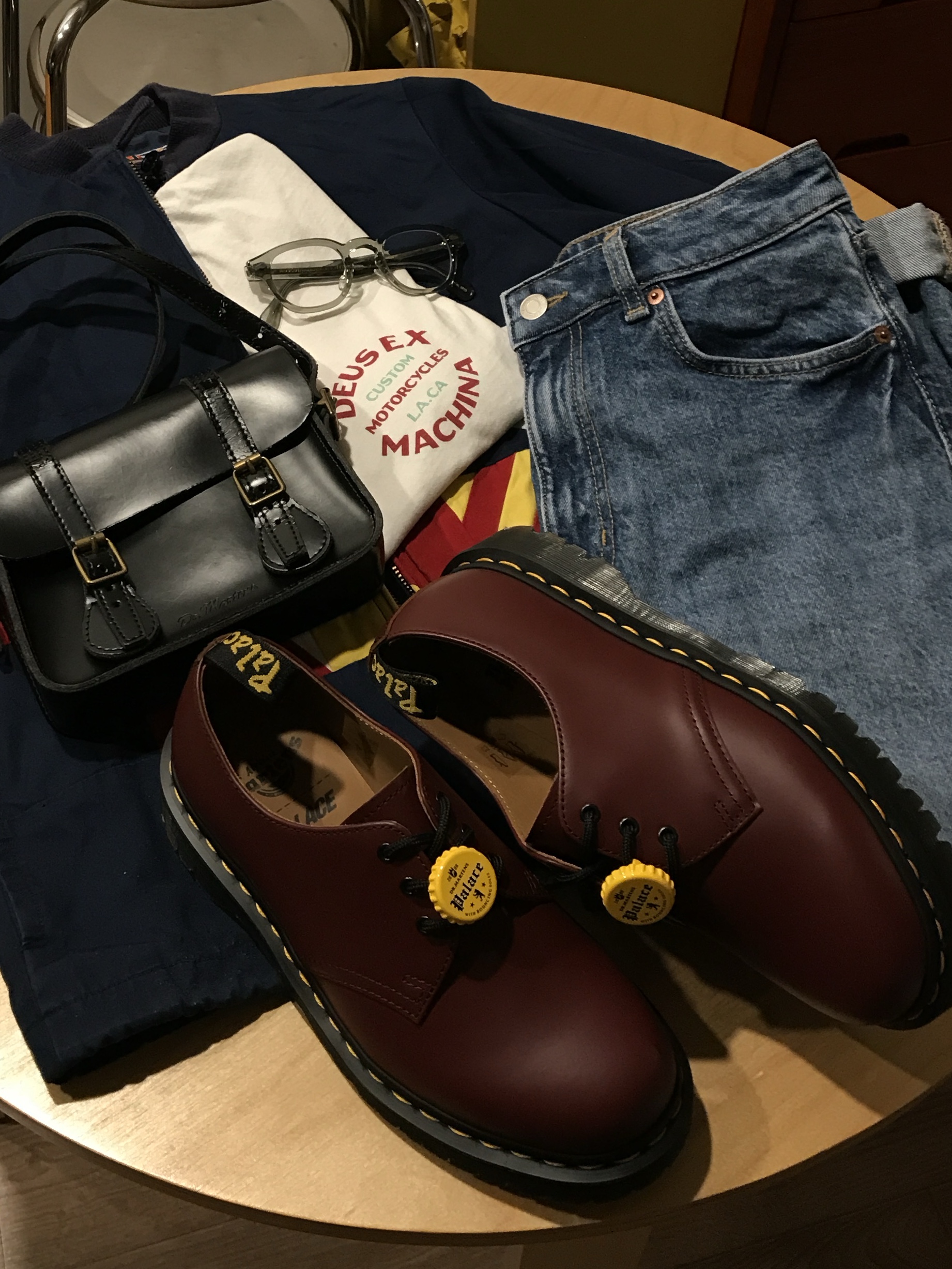 Dr. Martens x Palace 1461 Red, Dr. Martens 7 Inch Leather Satchel Black 착용 스타일