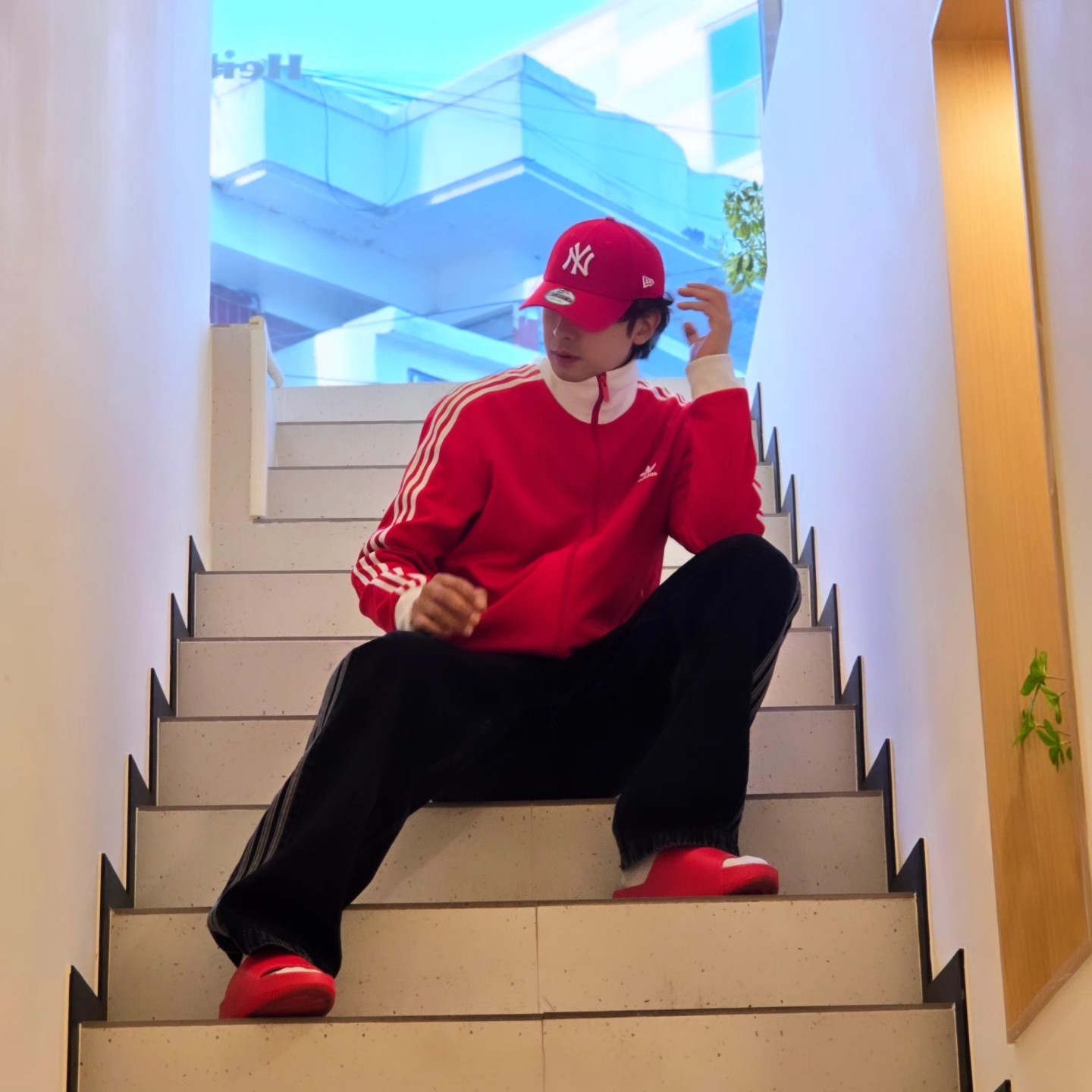 Adidas Adicolor Classic Beckenbauer Track Top Better Scarlet White - US Sizing, Adidas Adicolor Classic Beckenbauer Track Top Better Scarlet White - KR Sizing 착용 스타일 - 4
