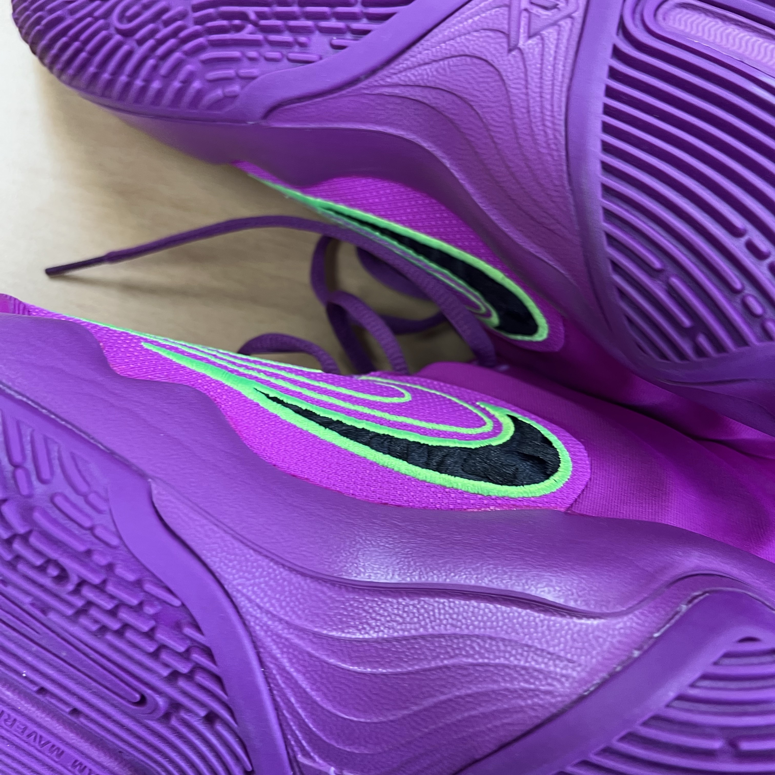 Nike Giannis Immortality 4 EP Hyper Violet Black 착용 스타일 - 2