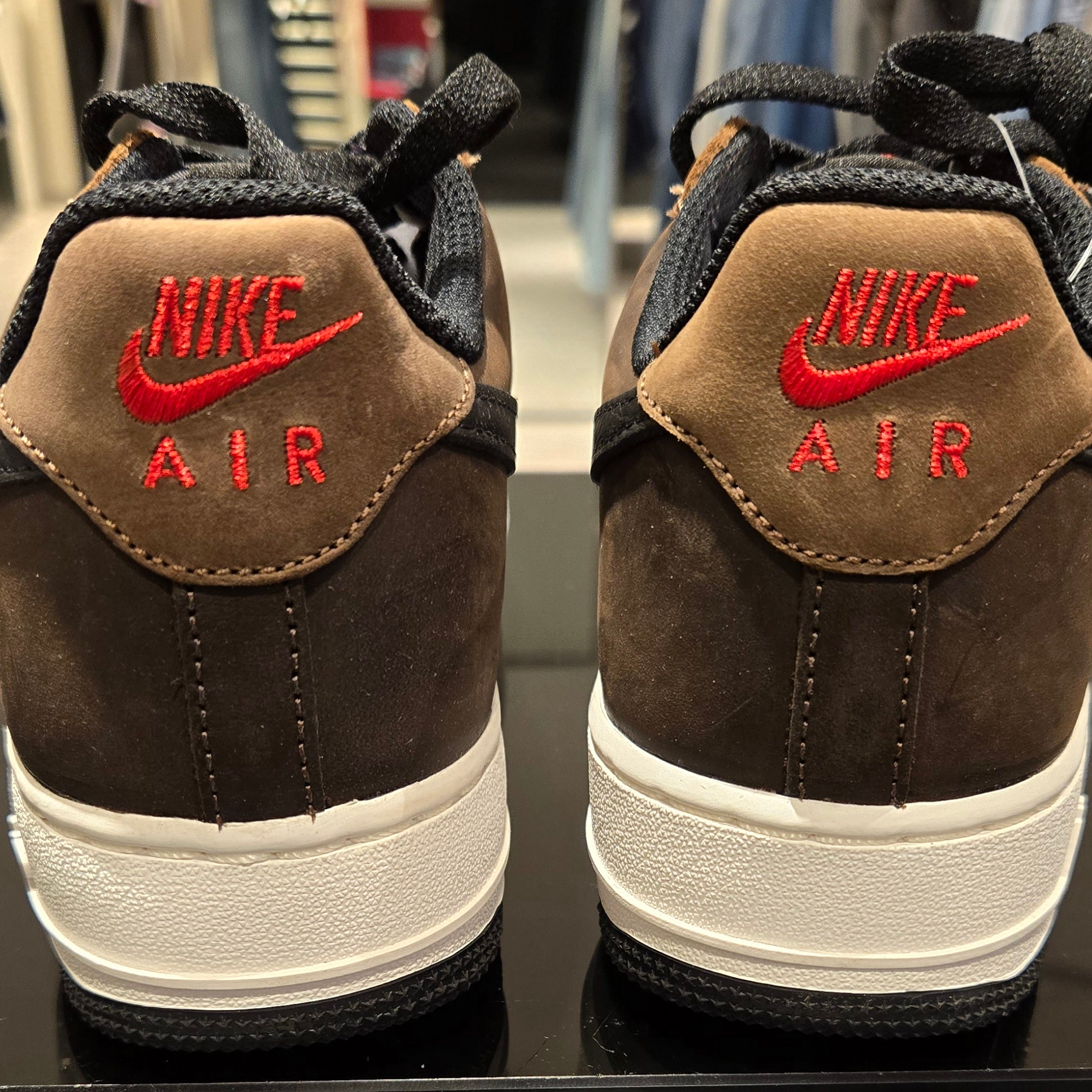 Nike Air Force 1 Low Retro White and Baroque Brown 착용 스타일 - 2