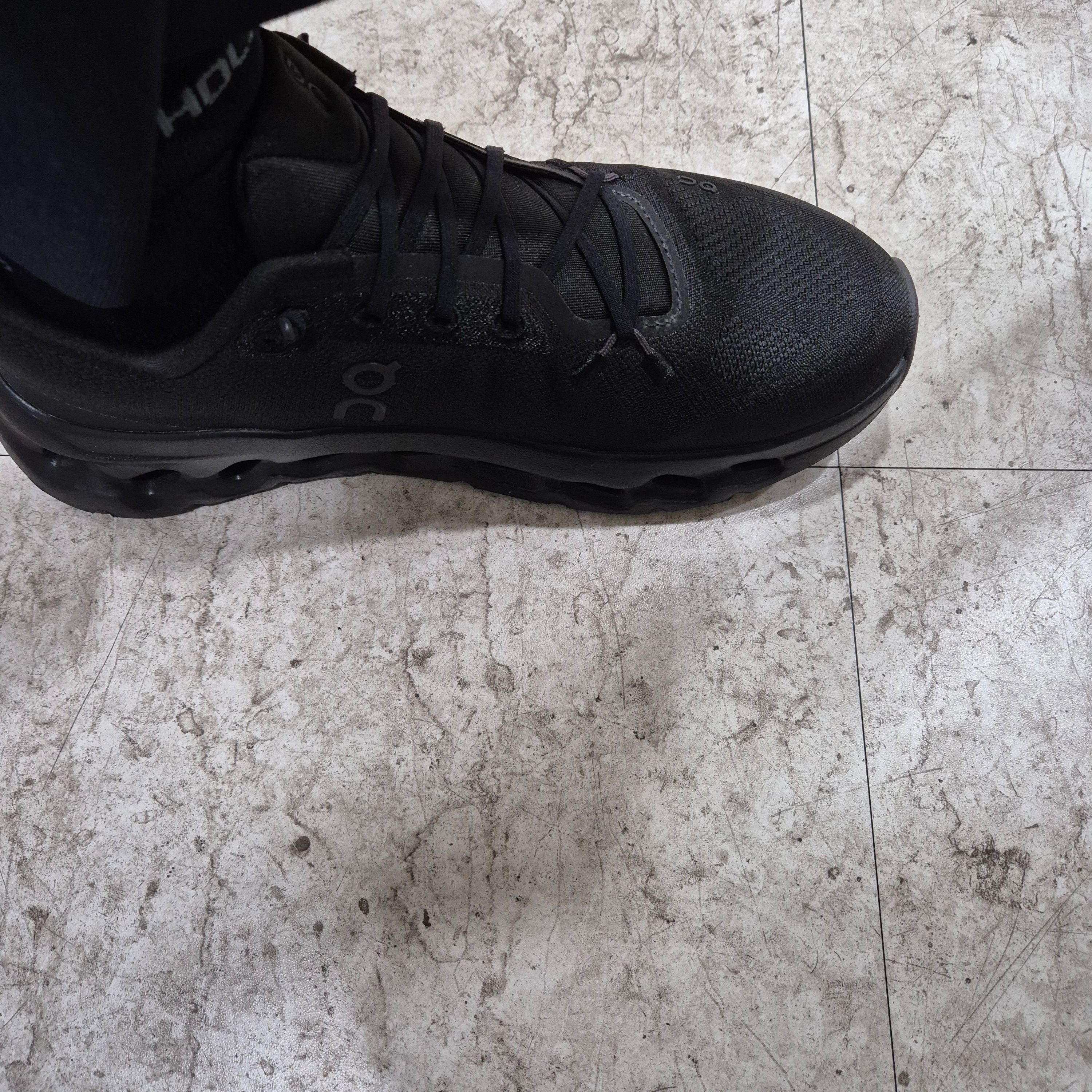 (W) On Running Cloudtilt Eclipse Black 착용 스타일