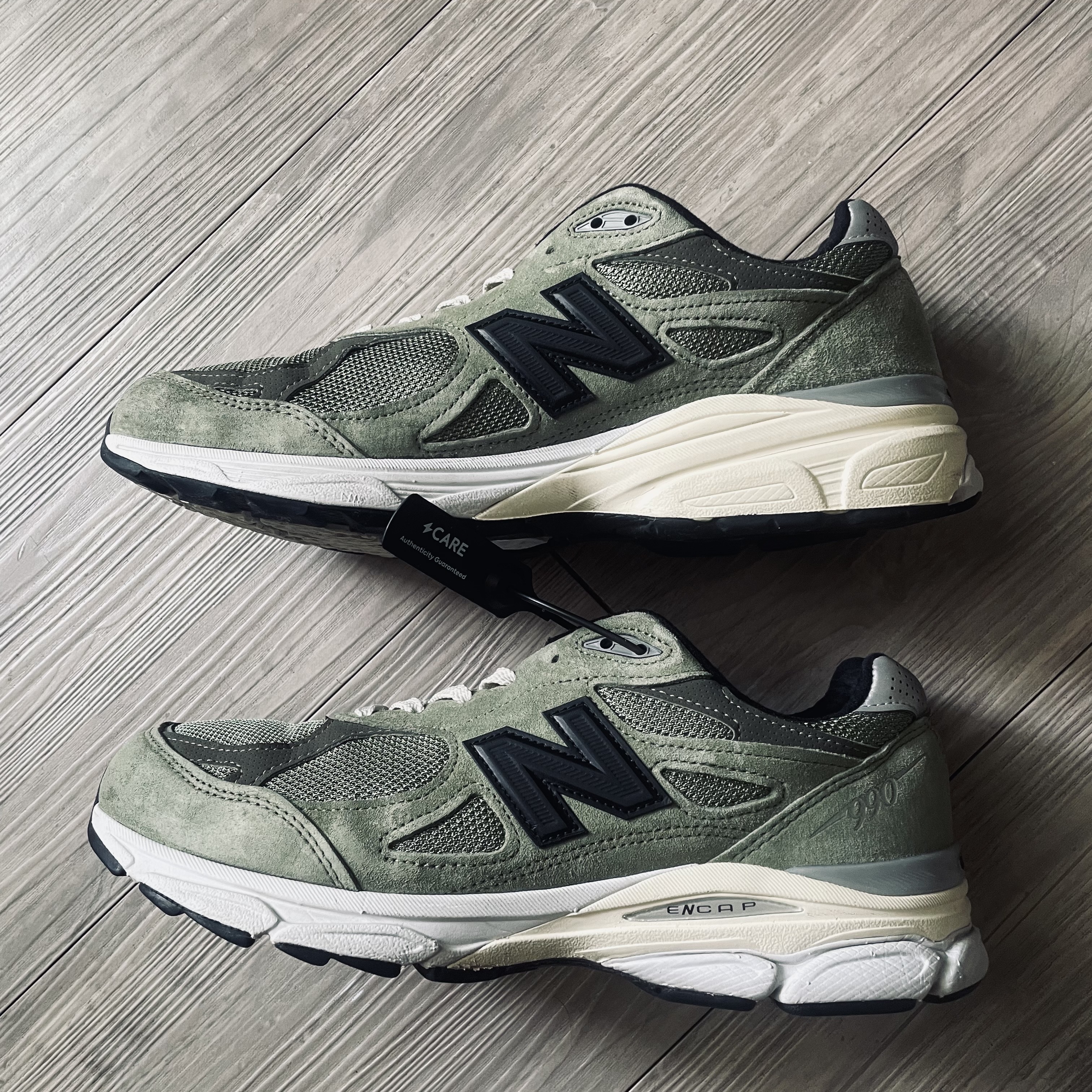 New Balance x JJJJound 990v3 Olive 착용 스타일 - 3