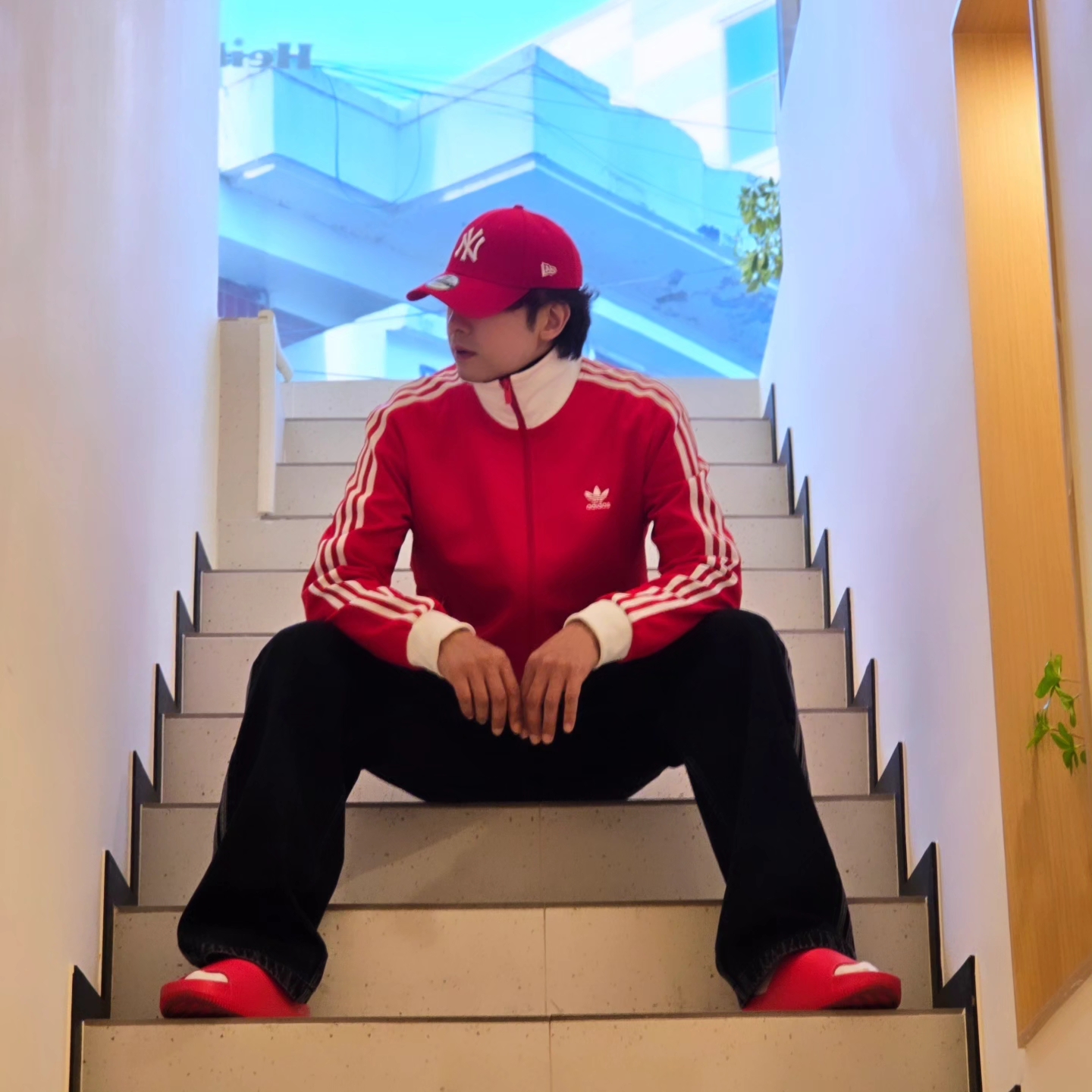 Adidas Adicolor Classic Beckenbauer Track Top Better Scarlet White - US Sizing, Adidas Adicolor Classic Beckenbauer Track Top Better Scarlet White - KR Sizing 착용 스타일 - 1