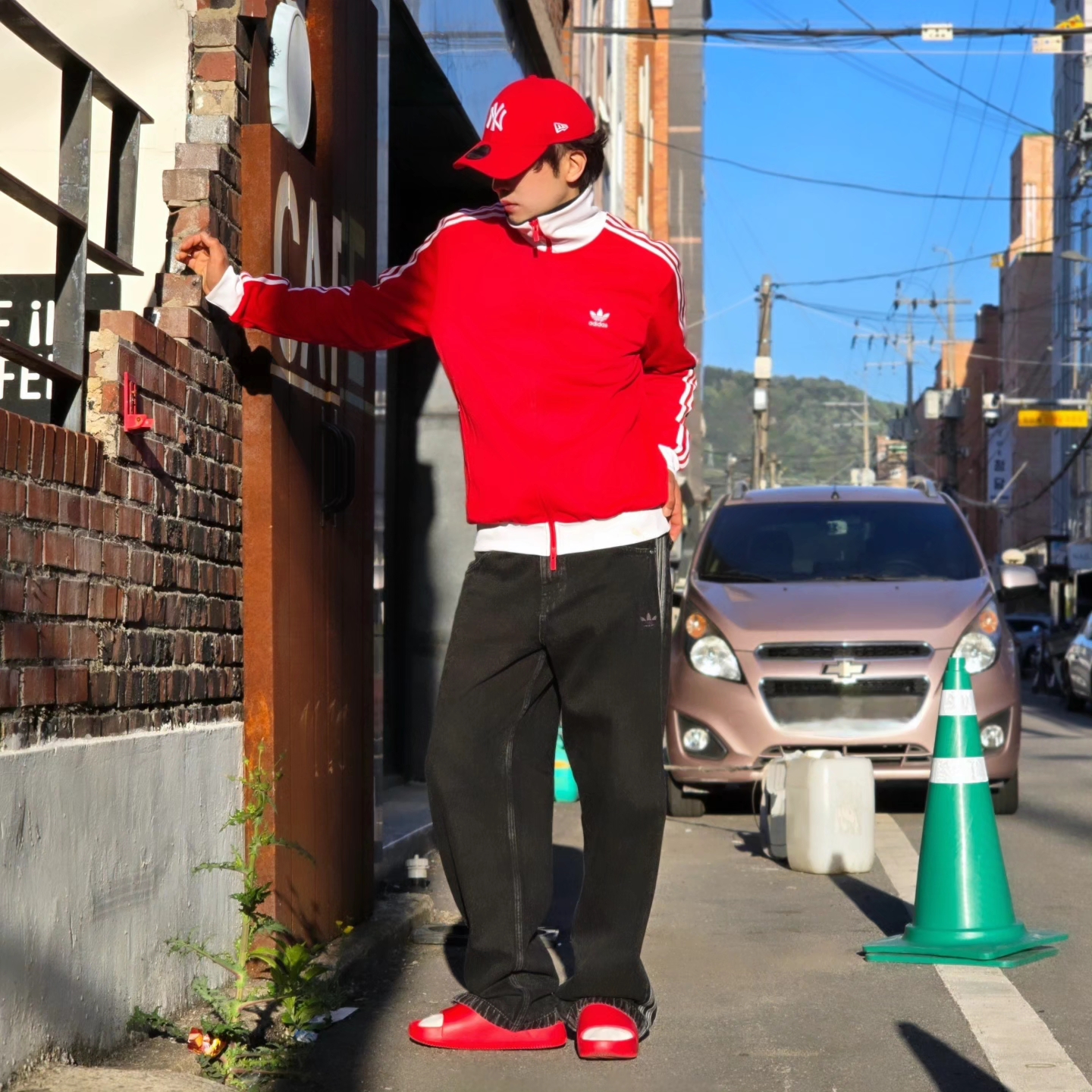 Adidas Adicolor Classic Beckenbauer Track Top Better Scarlet White - US Sizing, Adidas Adicolor Classic Beckenbauer Track Top Better Scarlet White - KR Sizing 착용 스타일 - 2
