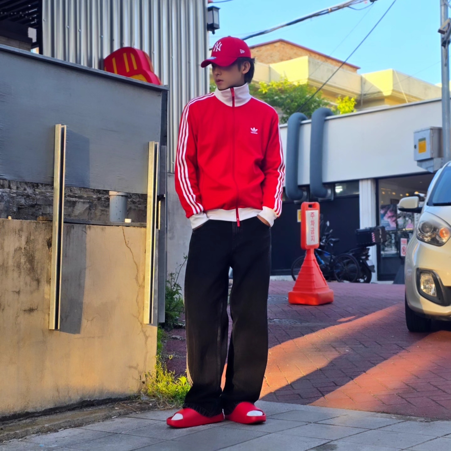 Adidas Adicolor Classic Beckenbauer Track Top Better Scarlet White - US Sizing, Adidas Adicolor Classic Beckenbauer Track Top Better Scarlet White - KR Sizing 착용 스타일 - 5