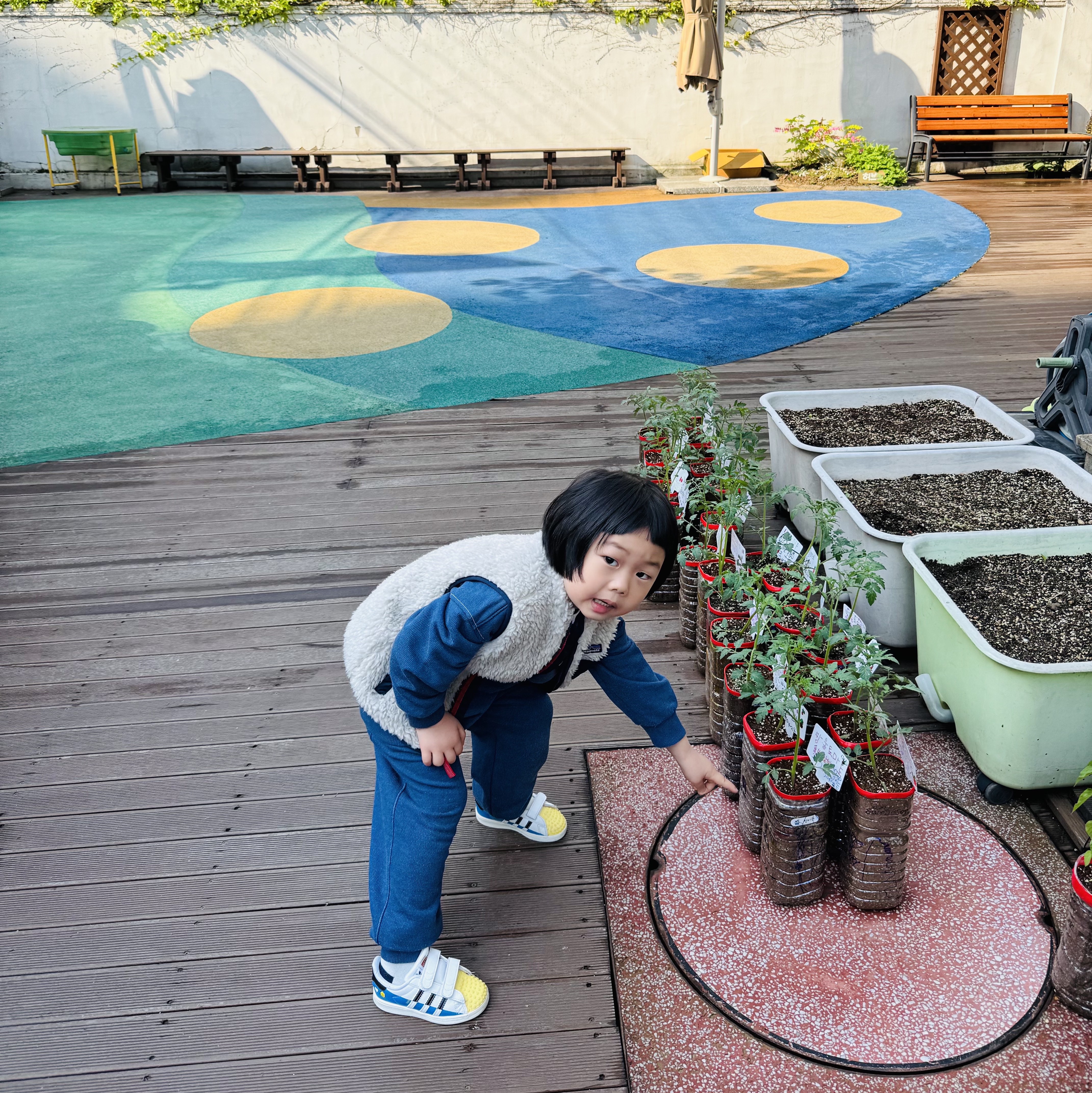 (Baby) Patagonia Retro-X Fleece Vest Natural New Navy, (Infant) Adidas x Lego Superstar CF Cloud White Core Black 착용 스타일 - 1
