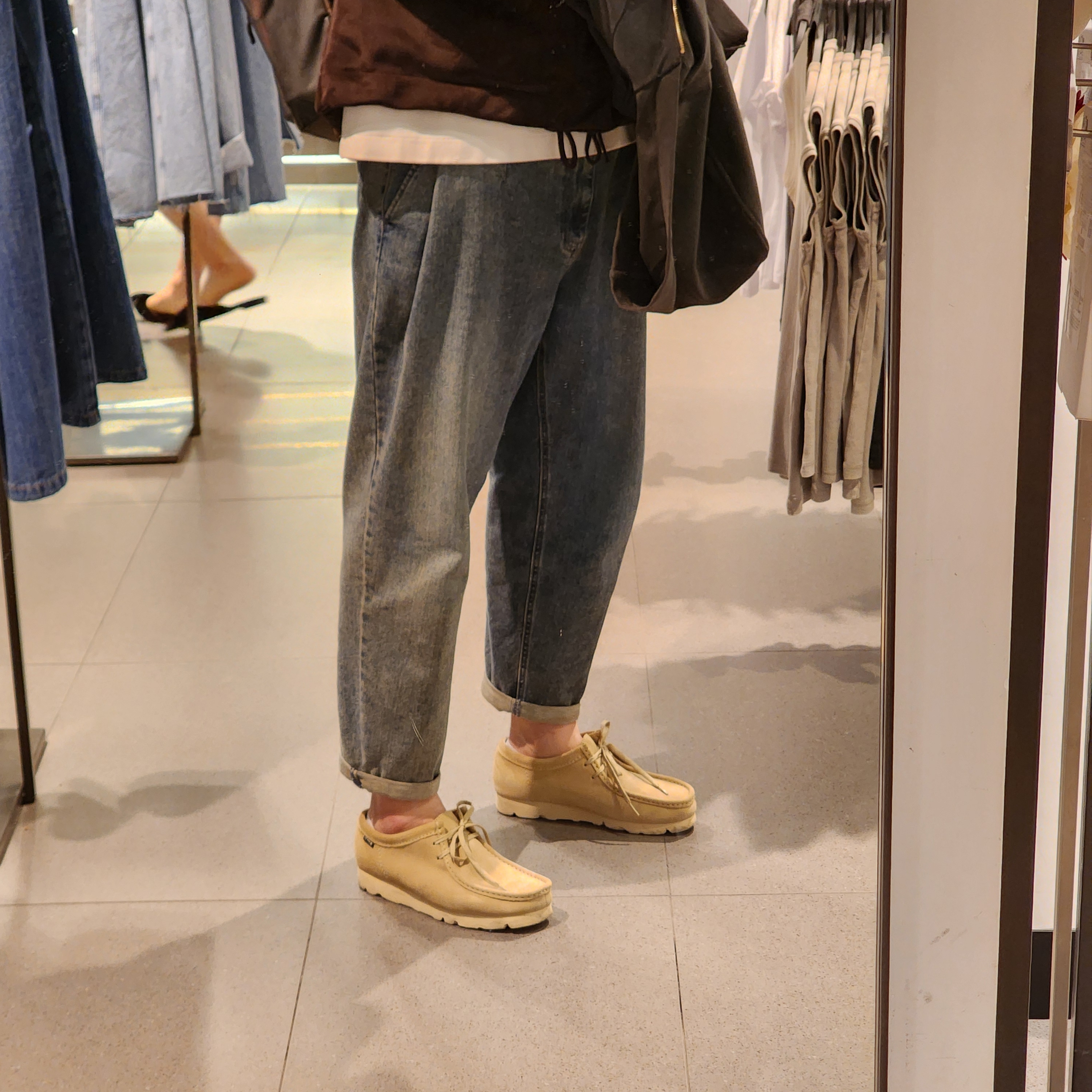 Clarks Wallabee Gore-Tex Maple Suede 착용 스타일