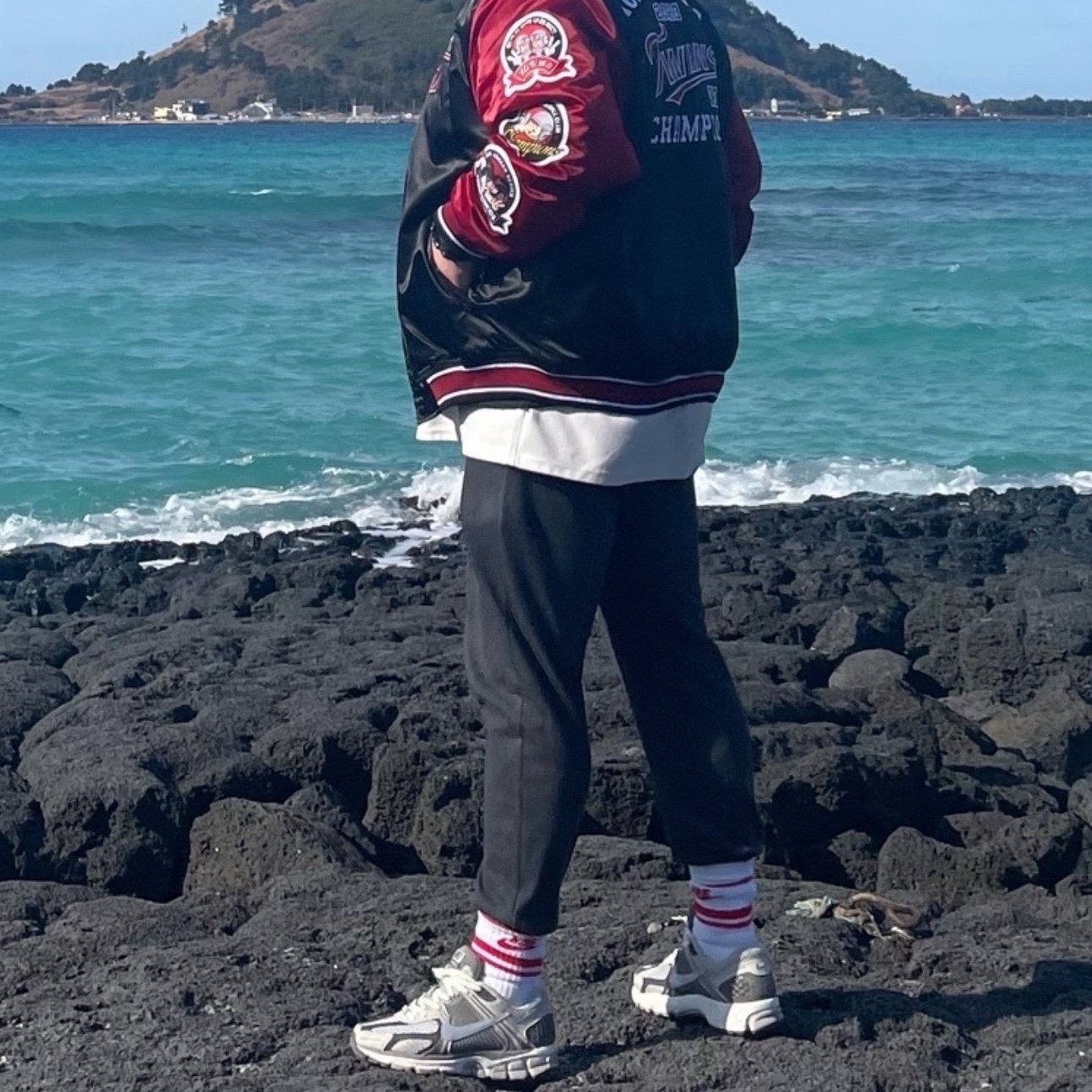 Nike Zoom Vomero 5 PRM Light Iron Ore and Flat Fewter, BDNS x LG TWINS 2023 Champions Jumper Red 착용 스타일
