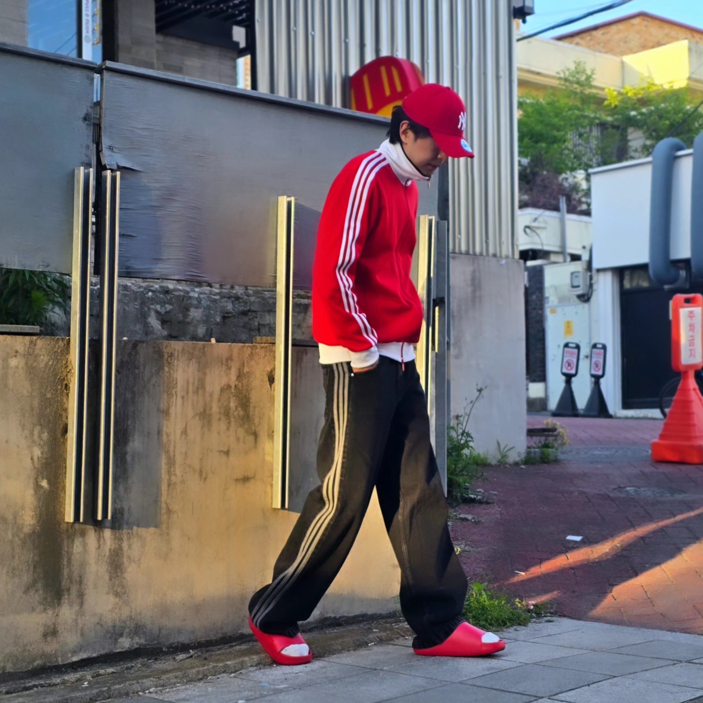 Adidas Adicolor Classic Beckenbauer Track Top Better Scarlet White - US Sizing, Adidas Adicolor Classic Beckenbauer Track Top Better Scarlet White - KR Sizing 착용 스타일 - 8
