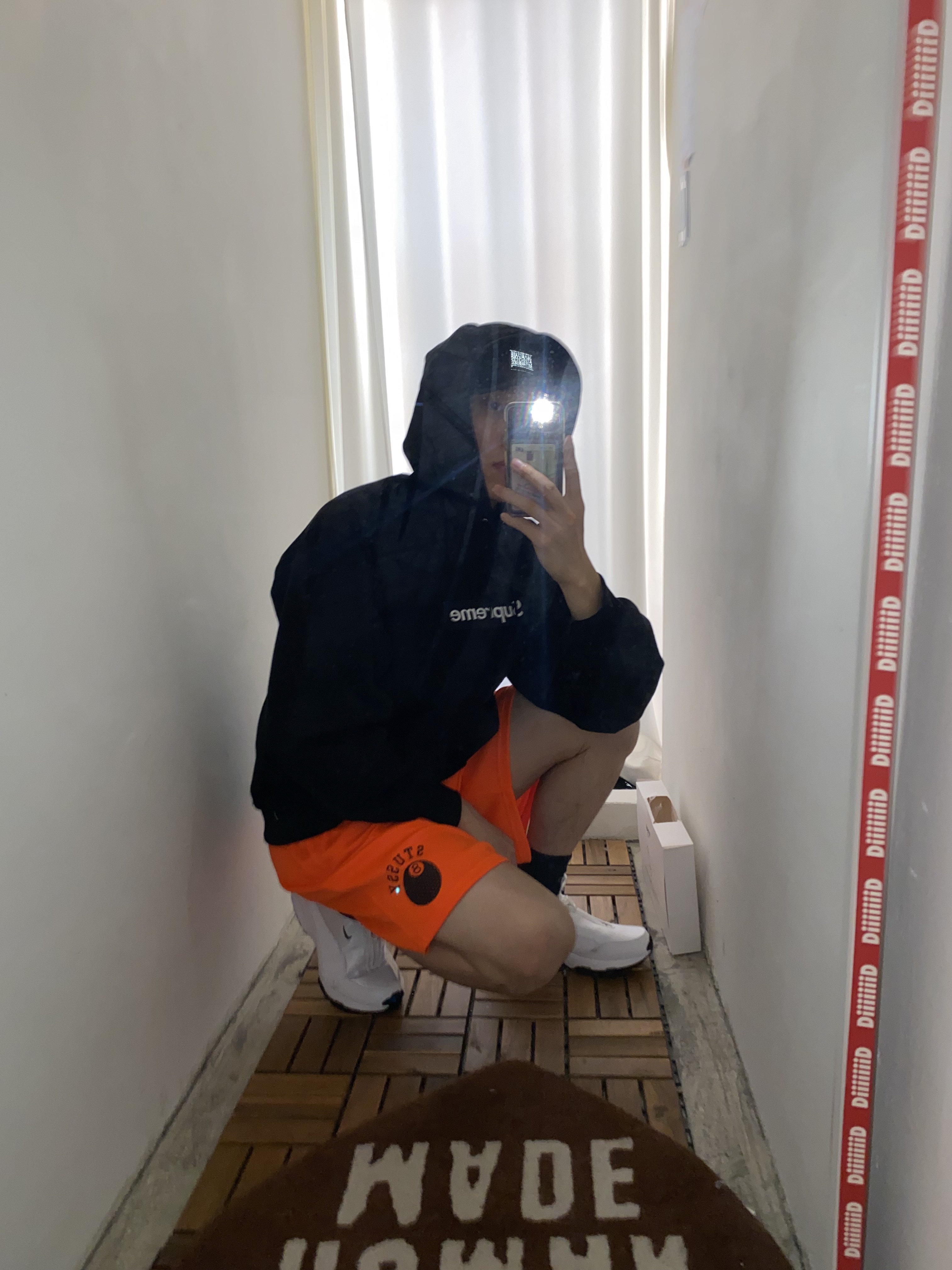 Stussy 8 Ball Mesh Shorts Orange, Supreme Box Logo Hooded Sweatshirt Black - 24FW 착용 스타일 - 3