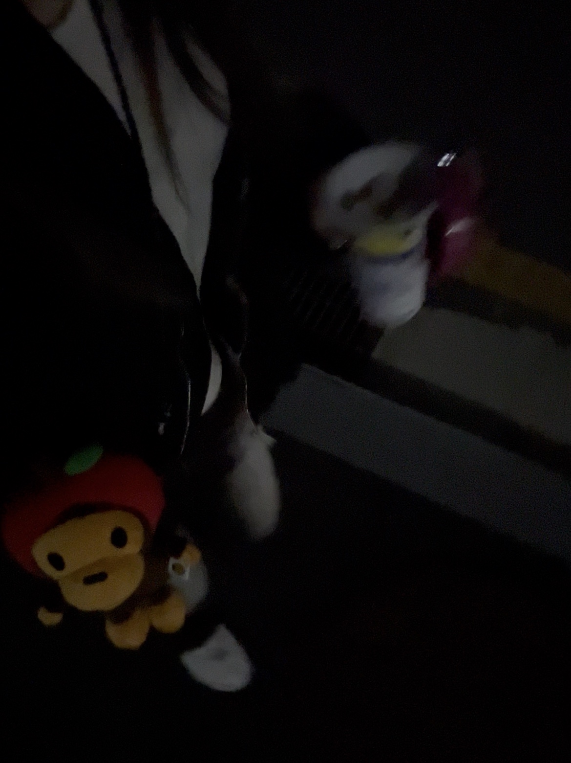 BAPE Baby Milo Plush Mobile Bag Red 착용 스타일