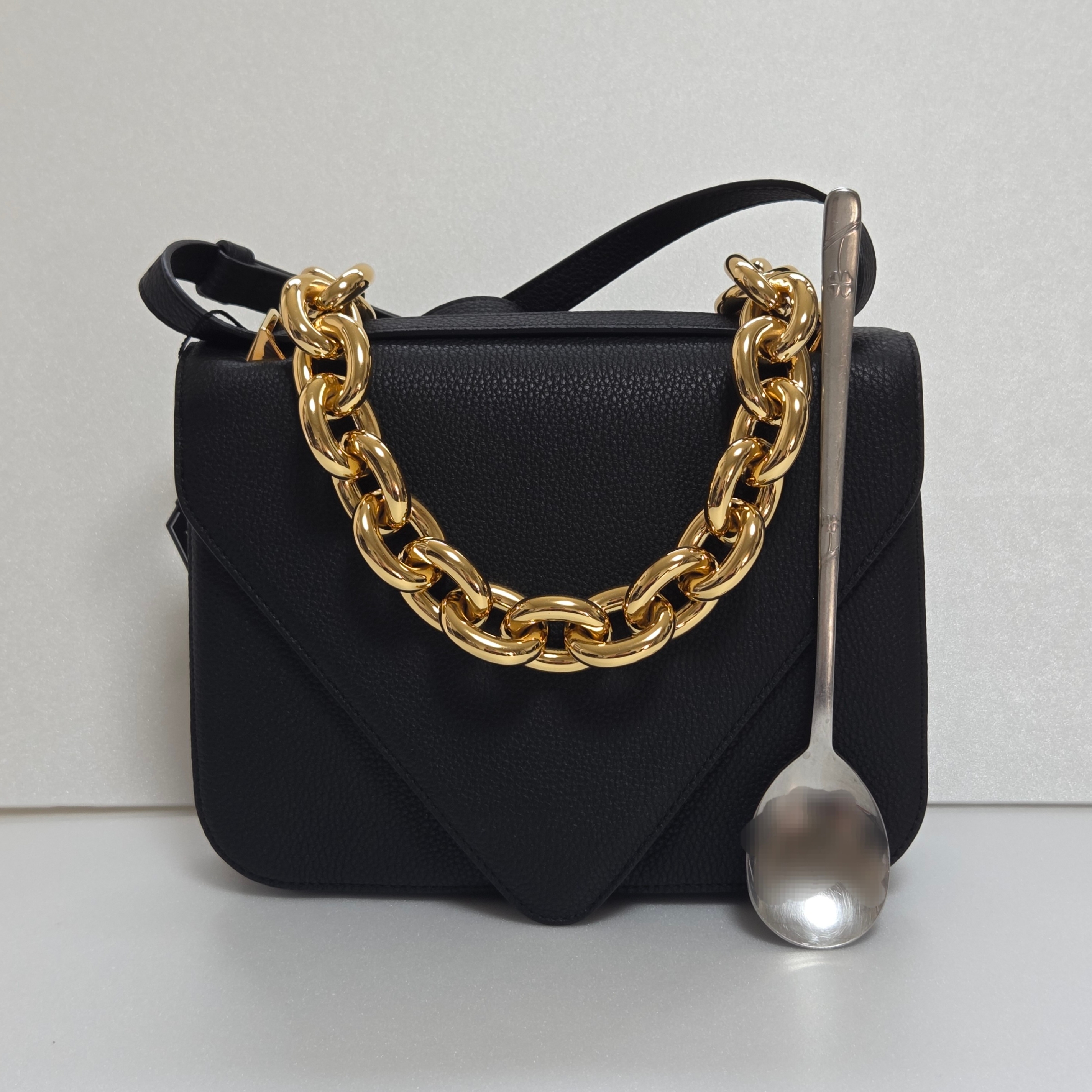 Bottega Veneta Small Leather Mount Black 착용 스타일 - 3