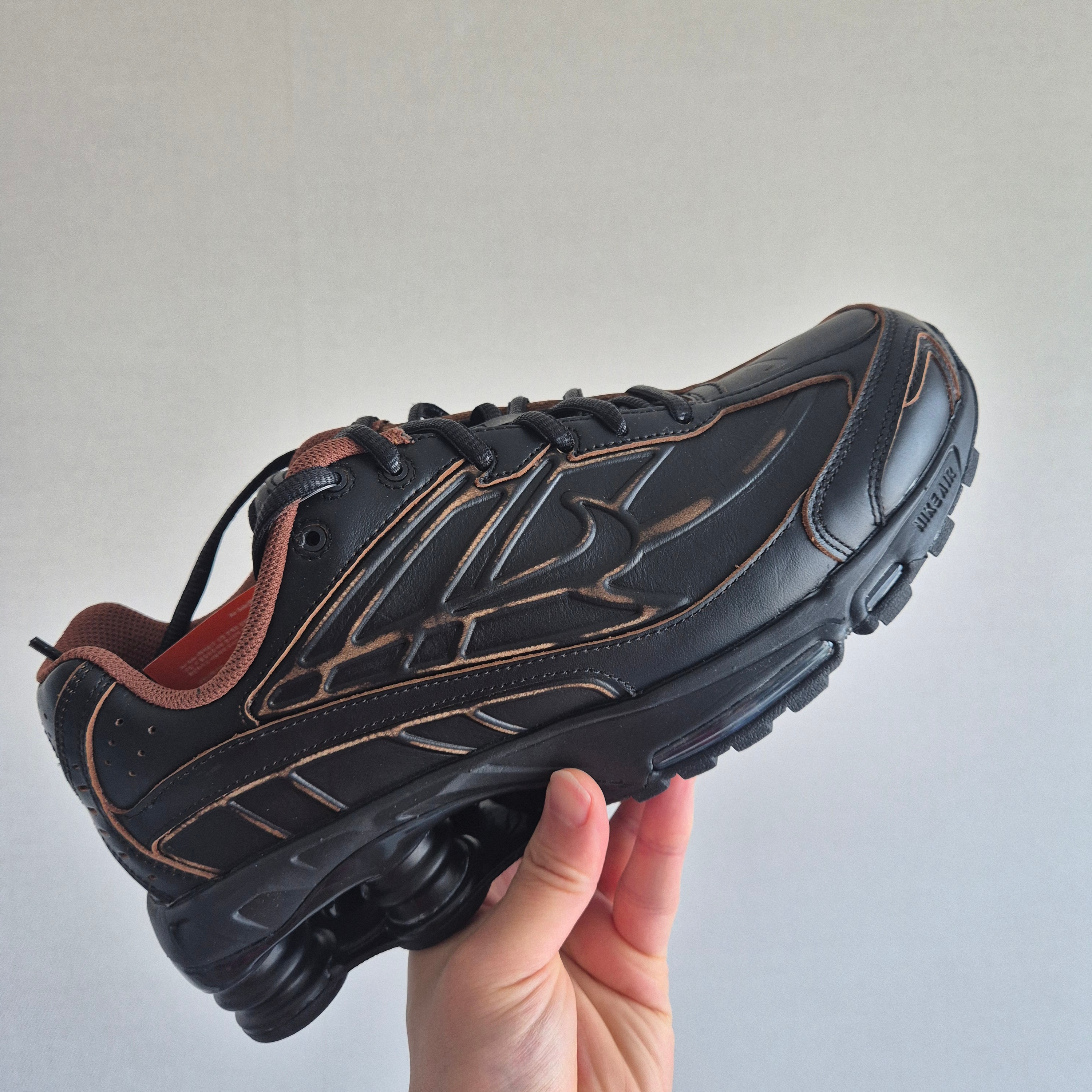 Nike Shox Ride 2 PRM Black and Light British Tan 착용 스타일 - 2