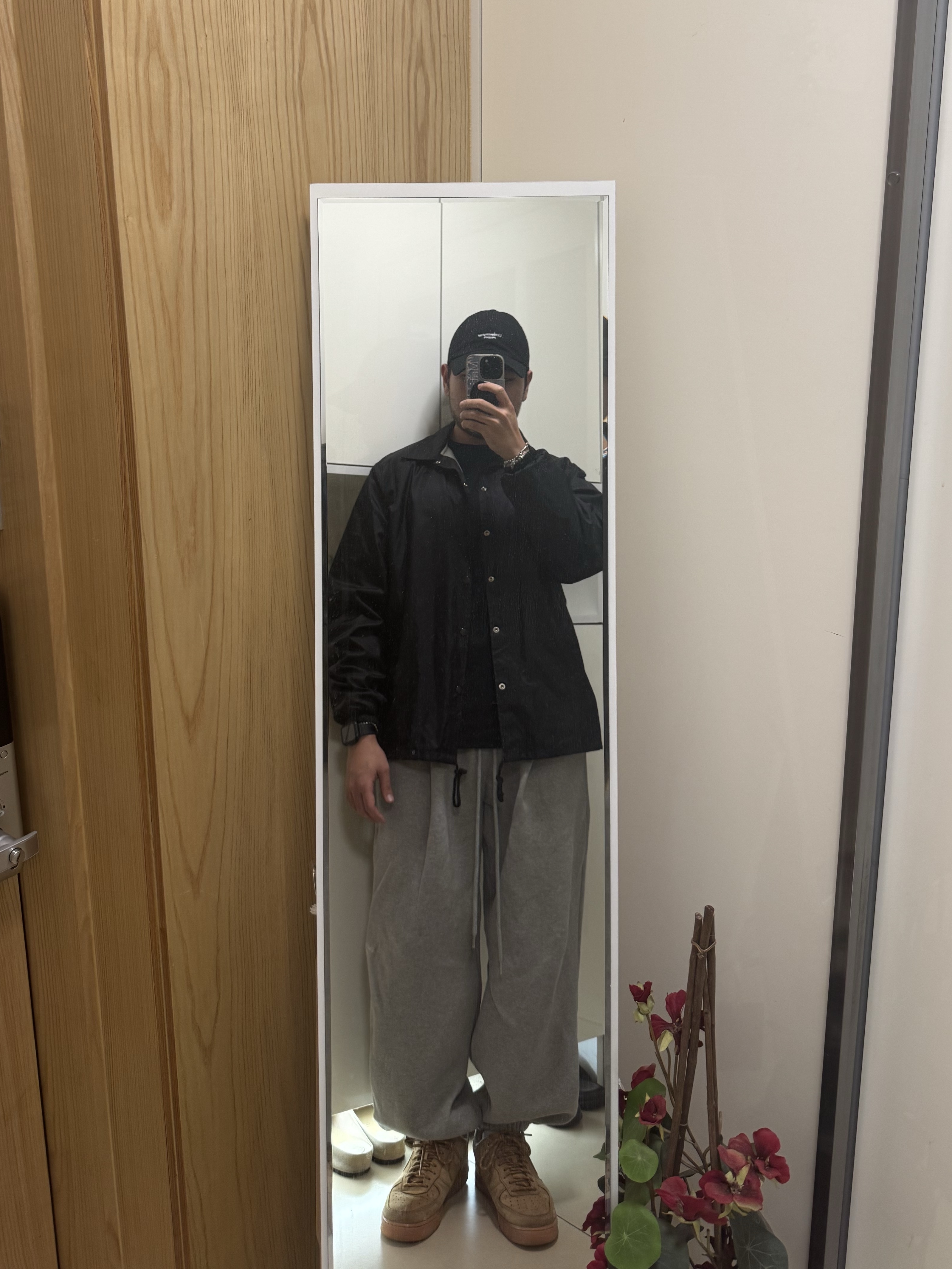 CDG Logo Coach Jacket Black, Undermycar Mu.03 Anti Fxxking Logo Play Oversized Sweat Jogger Melange Gray 착용 스타일