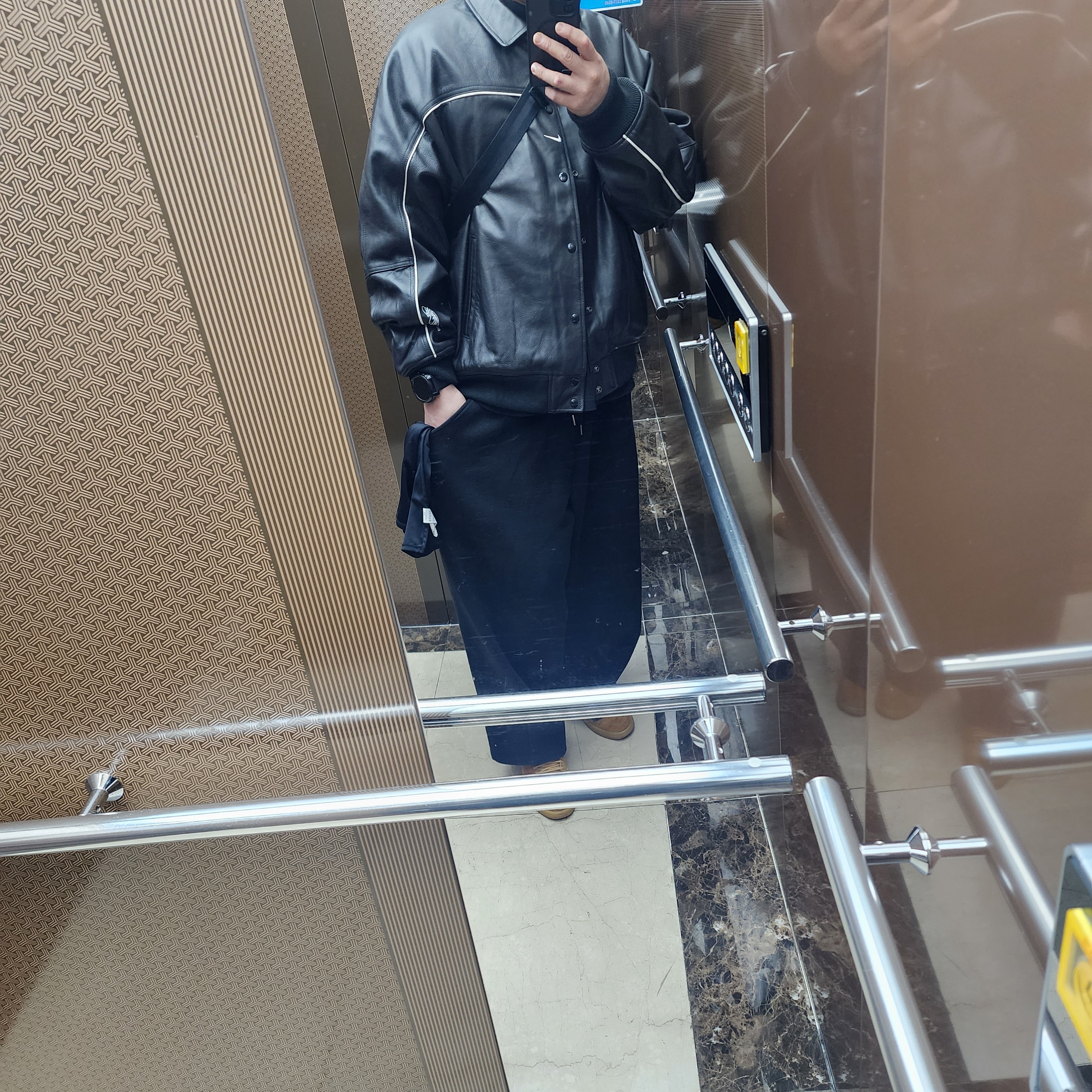 Supreme x Nike Leather Varsity Jacket Black - 25SS, Jordan 1 Retro High Wheat 착용 스타일 - 4