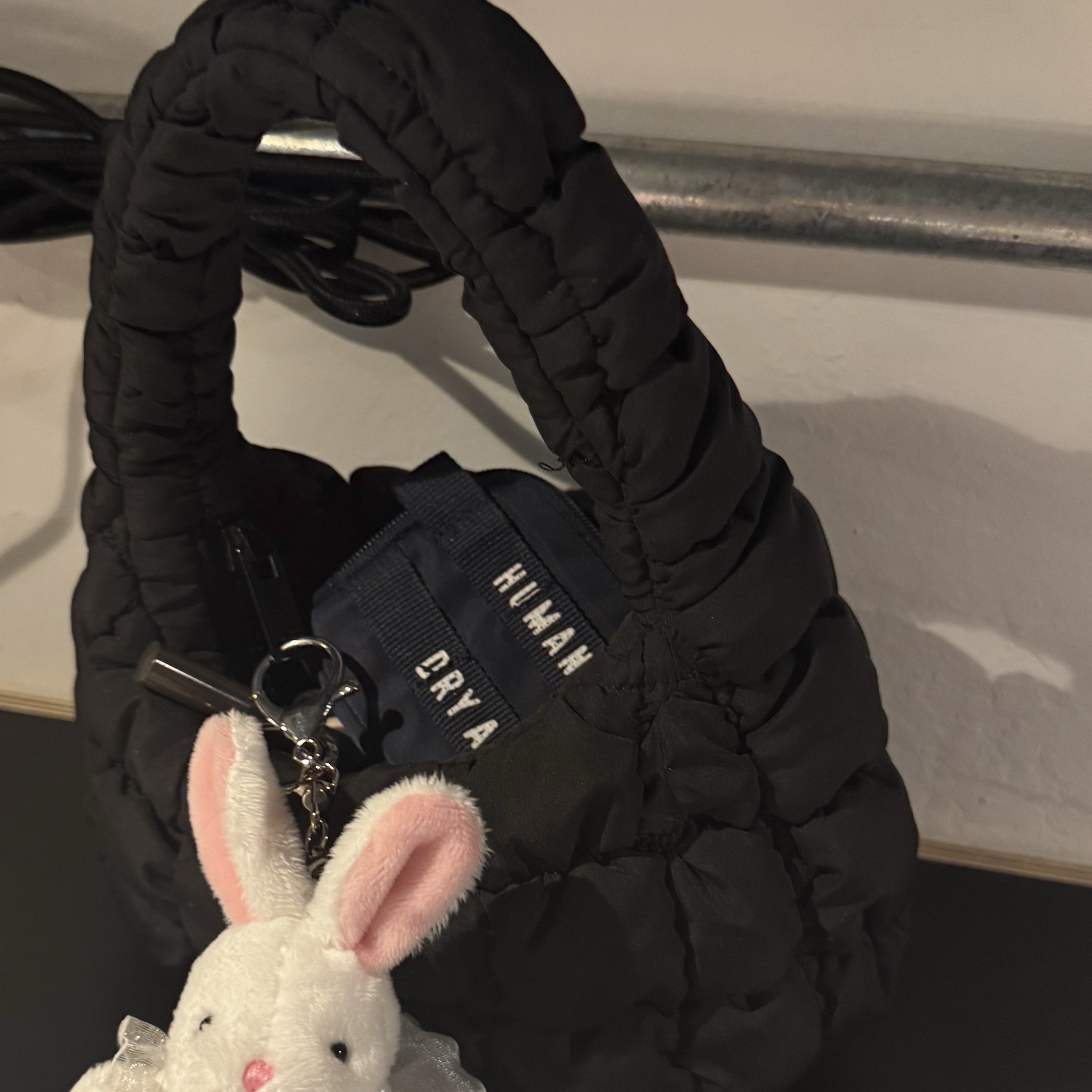 COS Quilted Mini Bag Black, Human Made Military Card Case Navy 착용 스타일