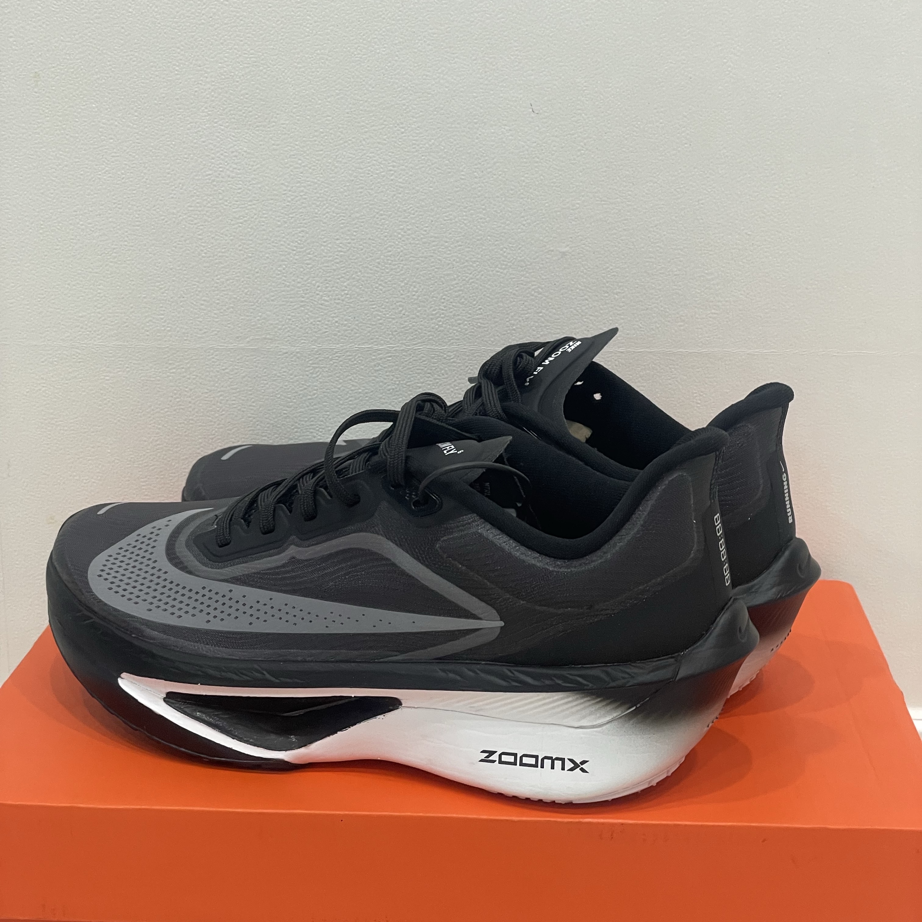 Nike Zoom Fly 6 Black Light Smoke Grey 착용 스타일