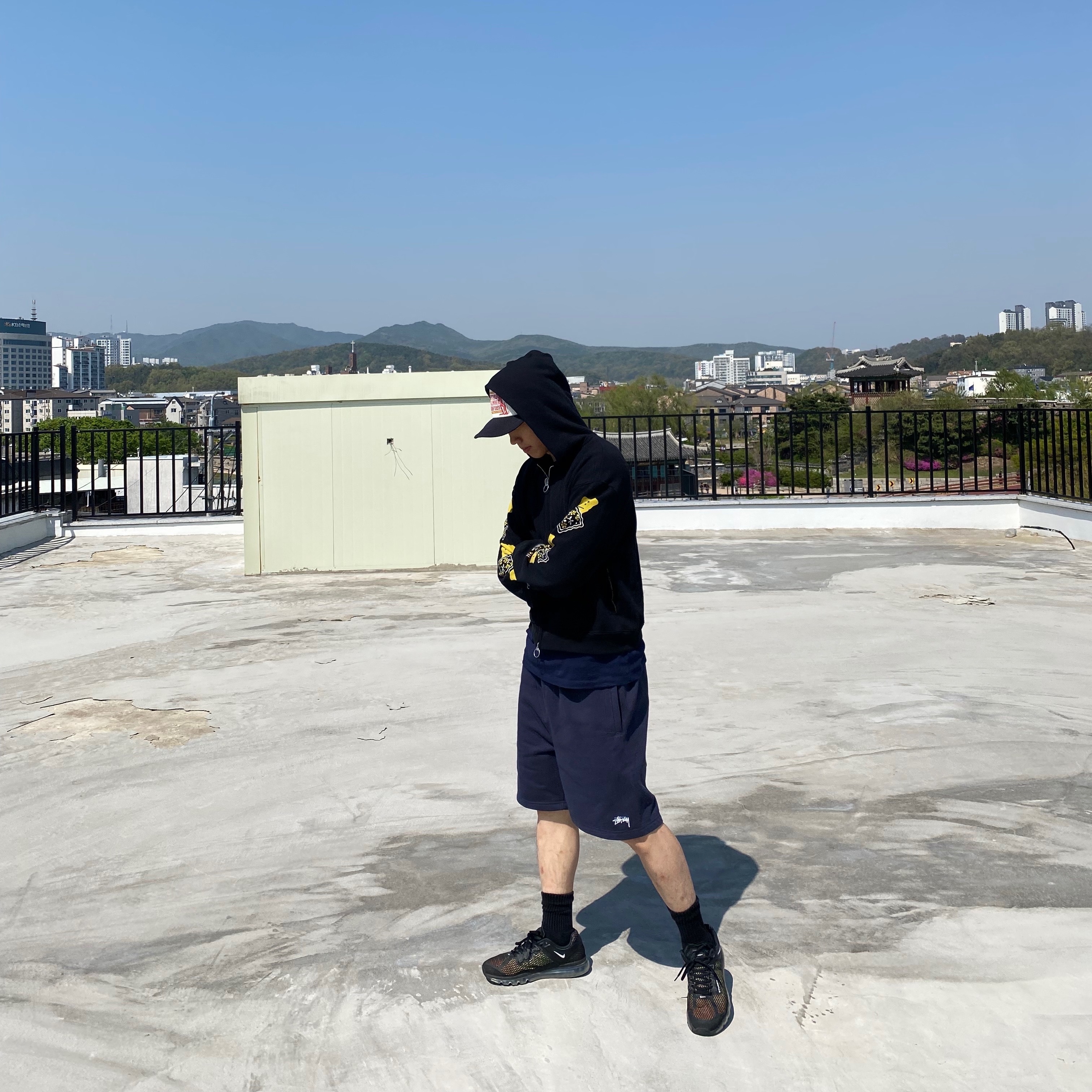 Stussy Stock Logo Sweatshorts Washed Black, Kapital Fleece Zip Up Gym Hoodie Black 착용 스타일 - 1