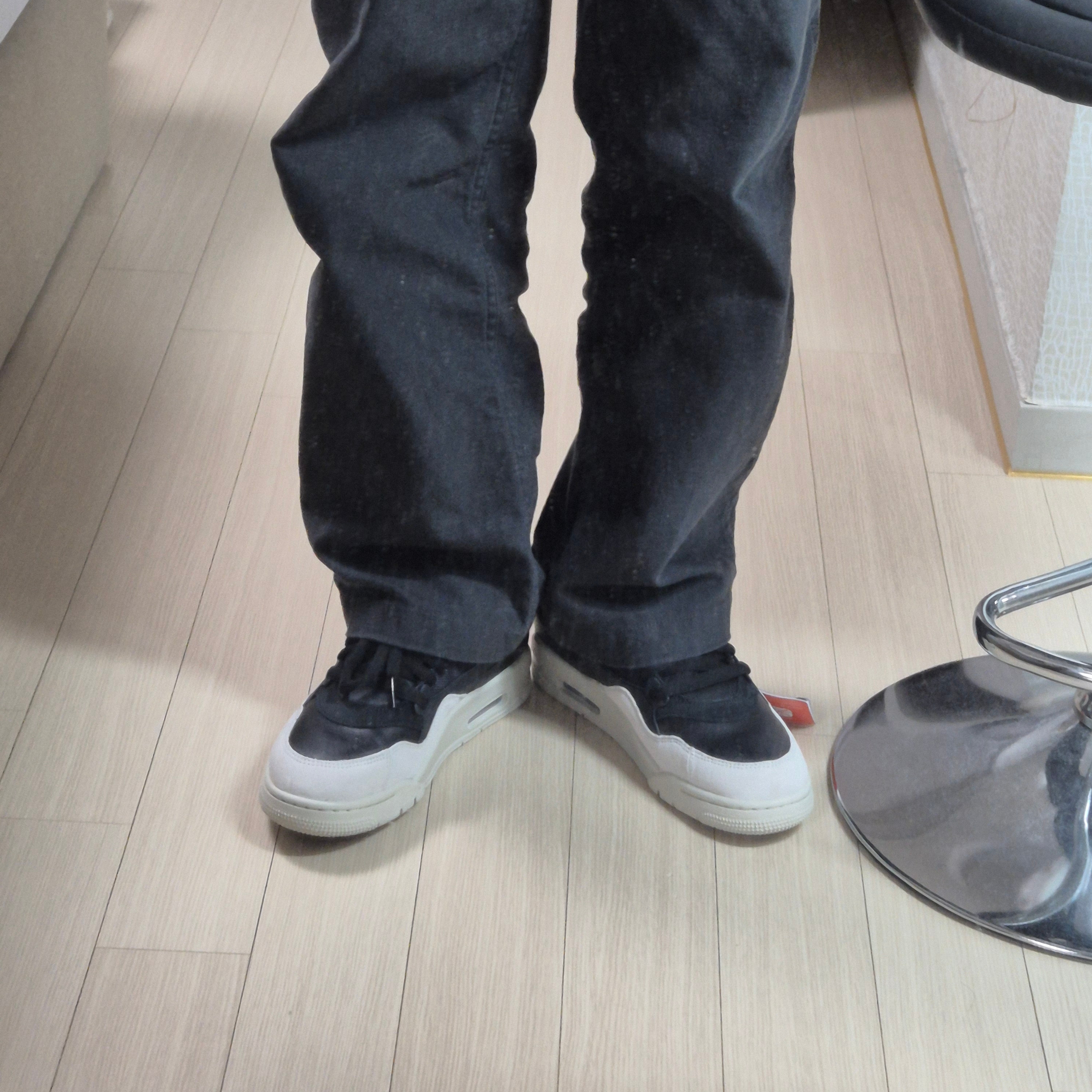 Jordan 4 RM Black Light Bone Dark Grey 착용 스타일 - 2