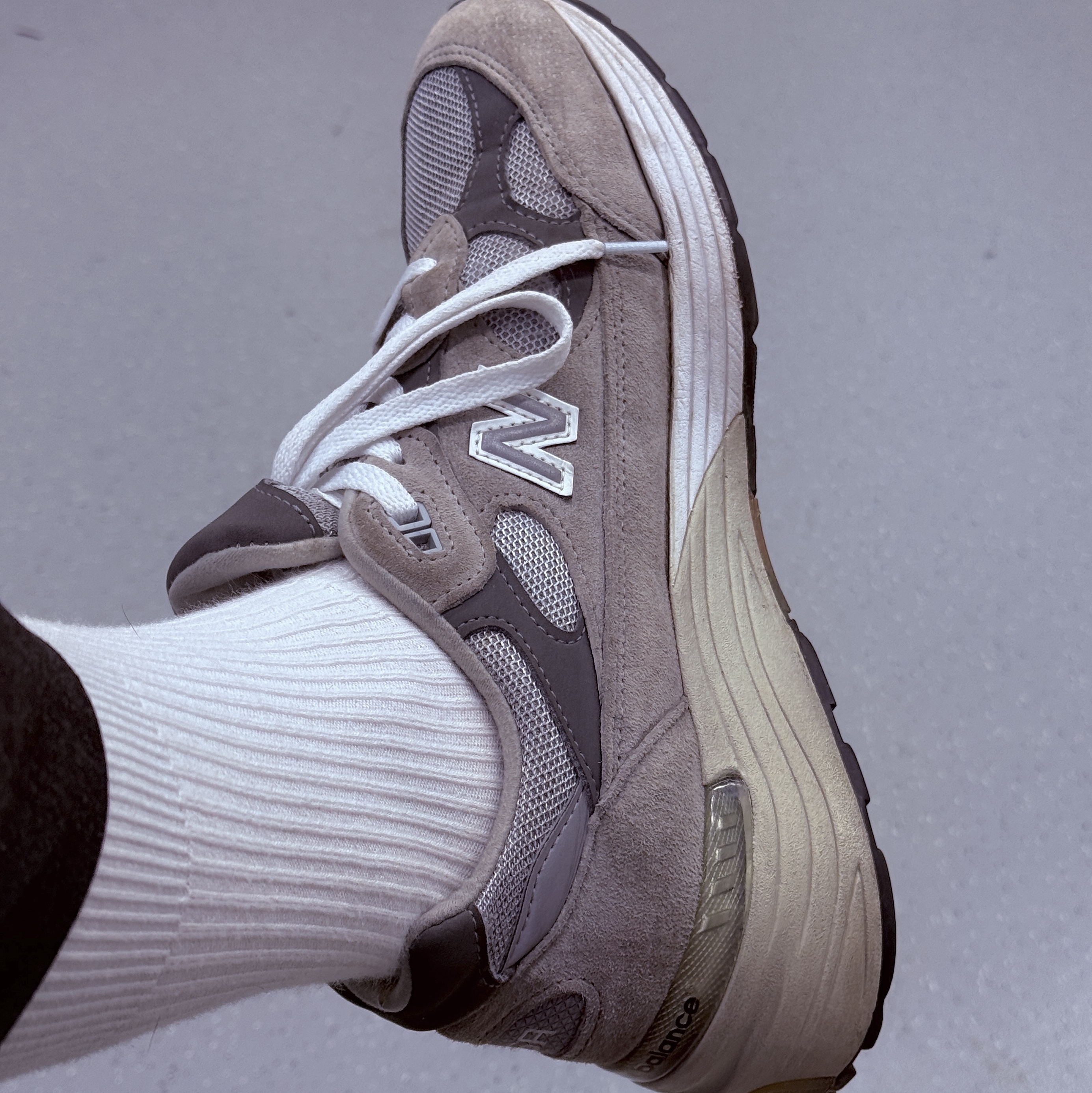 New Balance 992 Made in USA Grey - D Standard 착용 스타일