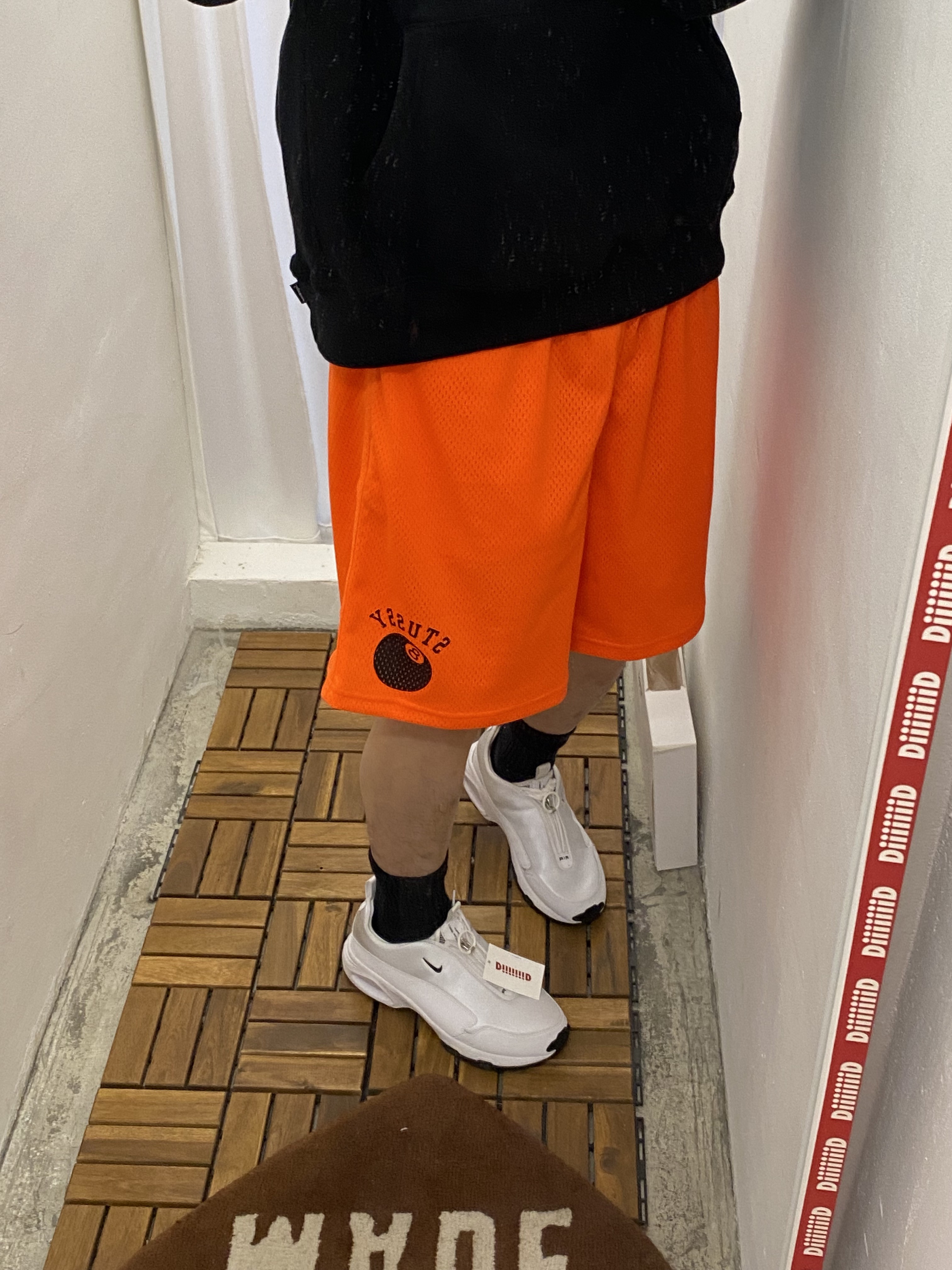 Stussy 8 Ball Mesh Shorts Orange, Supreme Box Logo Hooded Sweatshirt Black - 24FW 착용 스타일 - 5