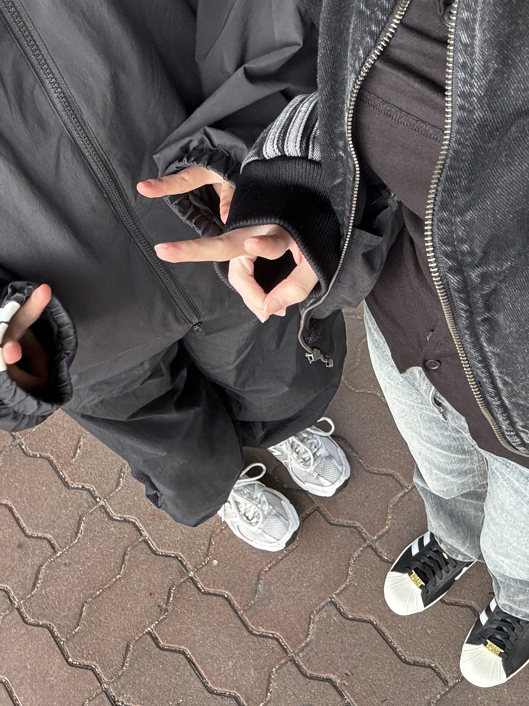 Adidas x BAPE Superstar 80s Core Black Off White 착용 스타일 - 1