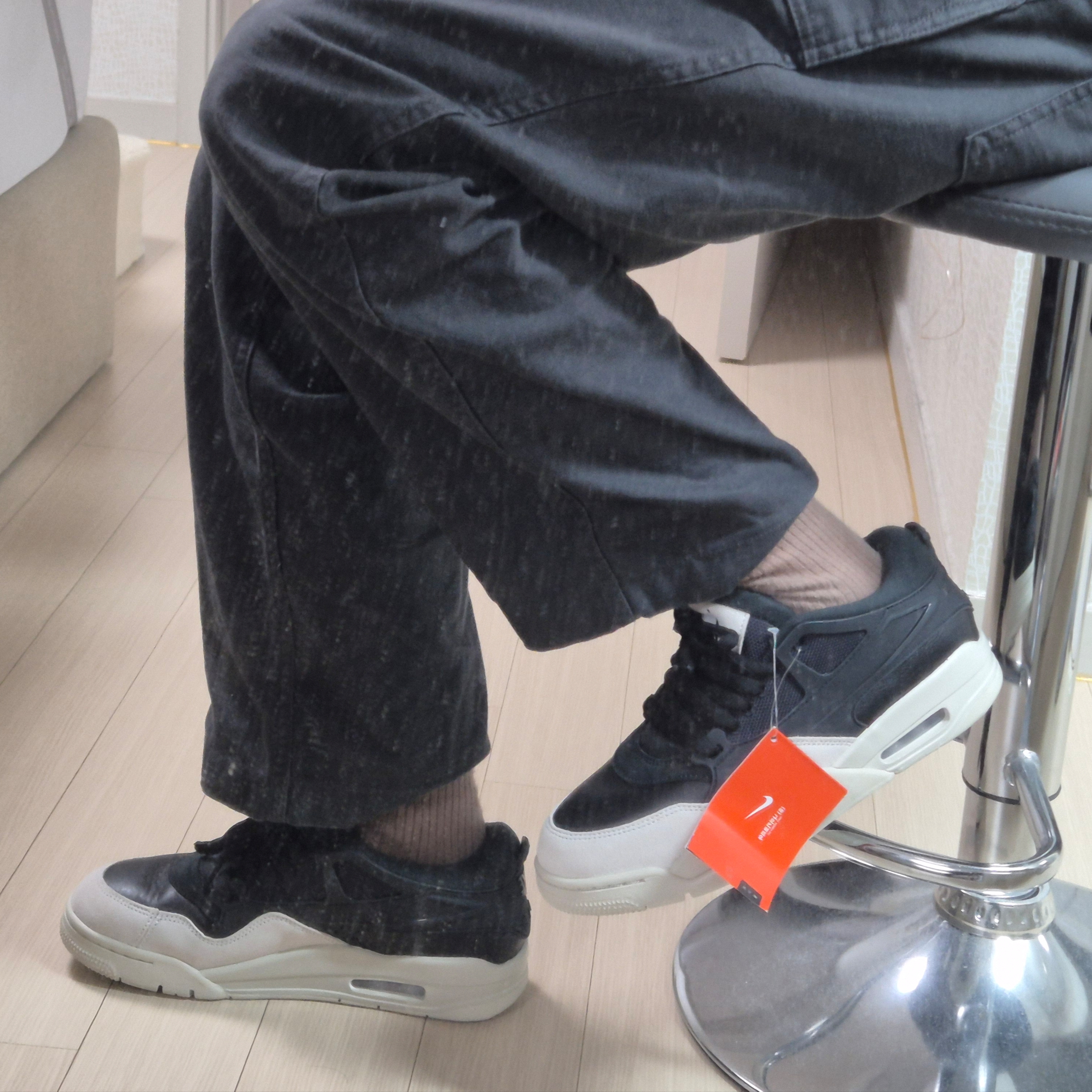 Jordan 4 RM Black Light Bone Dark Grey 착용 스타일 - 1