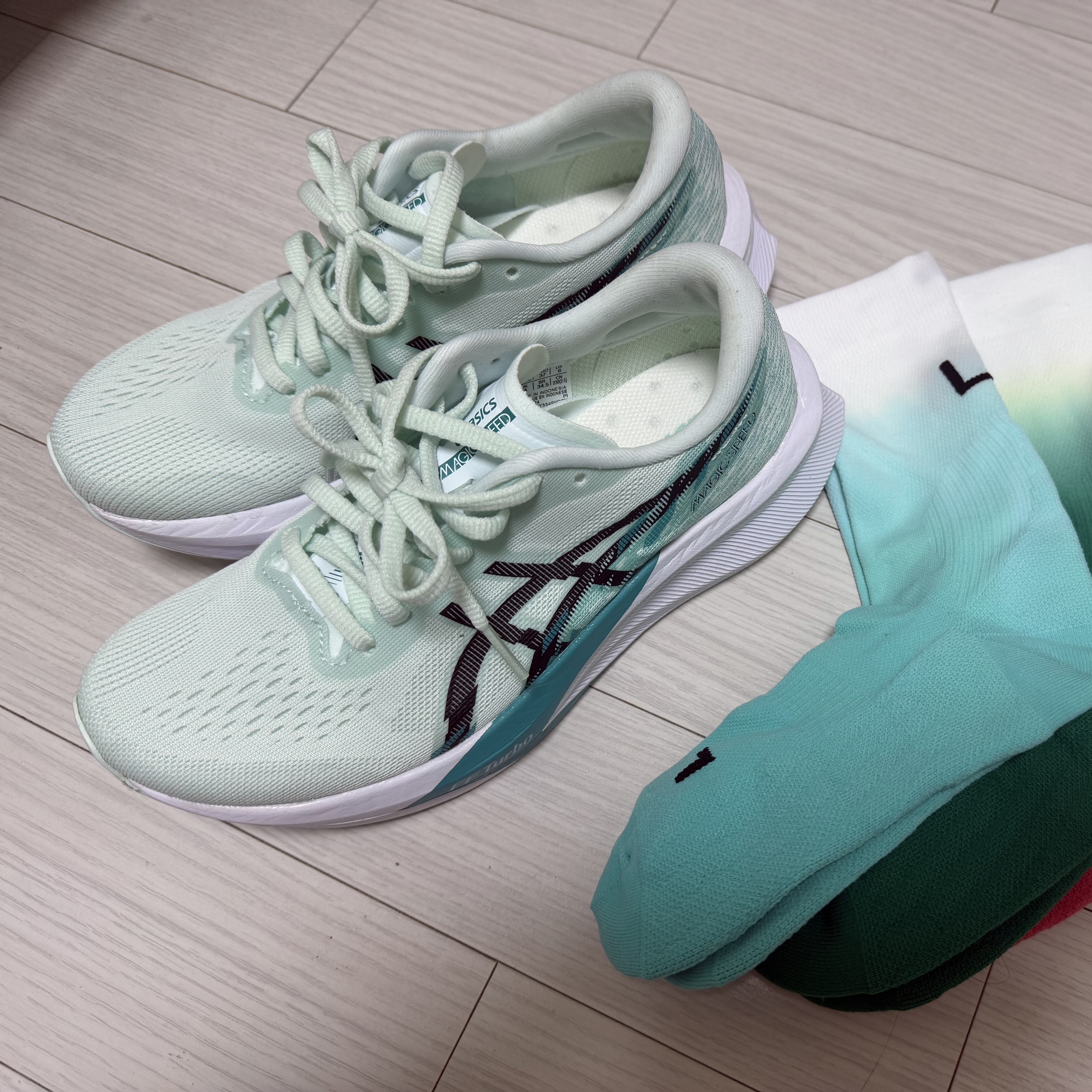 (W) Asics Magic Speed 4 Soothing Sea Black 착용 스타일 - 1