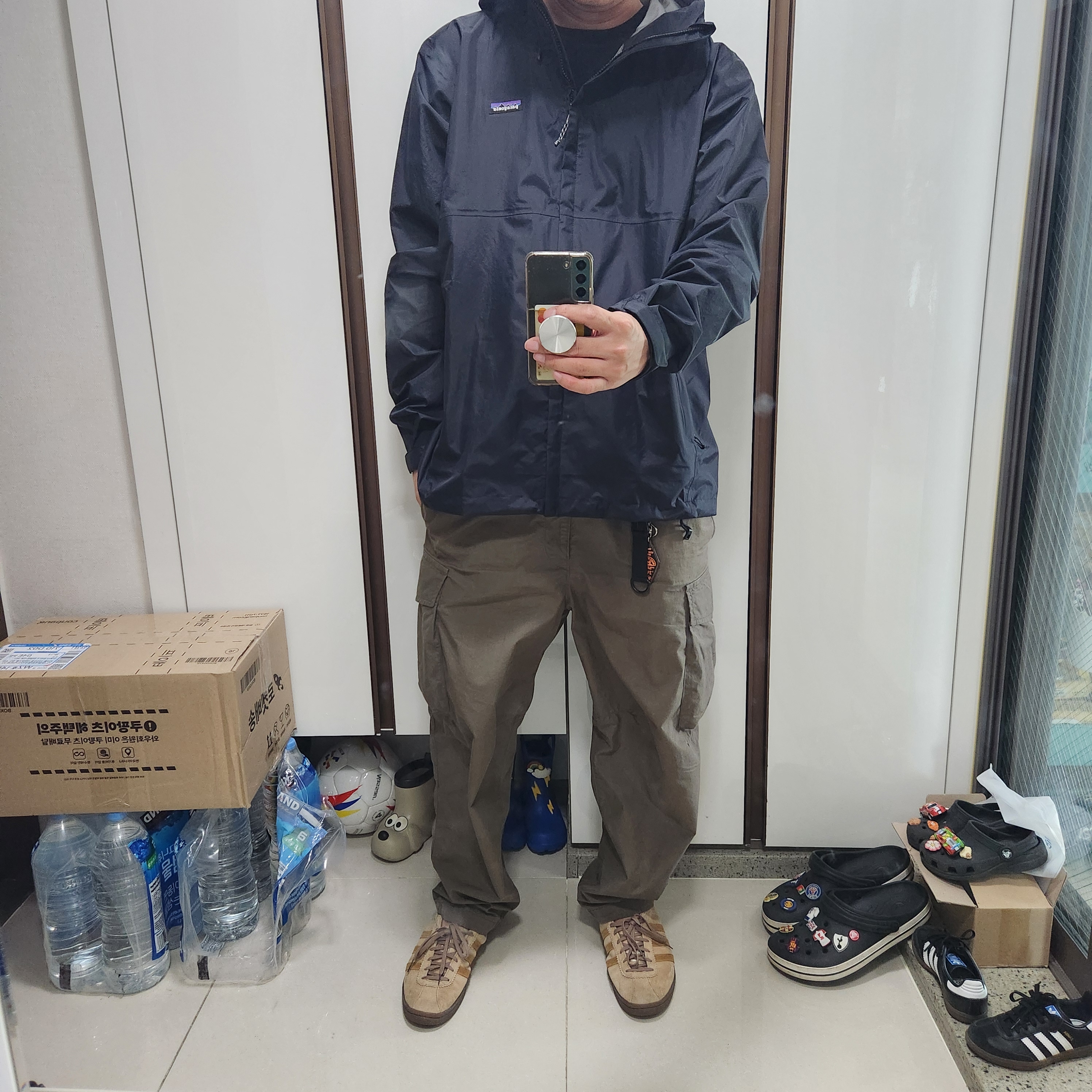 Patagonia Torrentshell 3L Jacket Black 착용 스타일