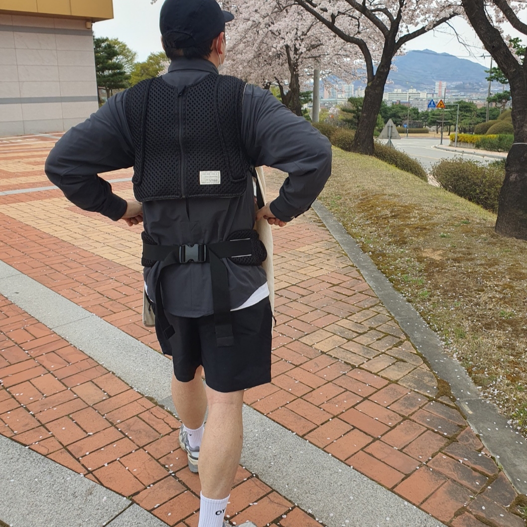 Nike ACG Fly Cap Black, Nike ACG Dri-Fit UV Devastation Trail Shirt Dark Smoke Grey - Asia 착용 스타일