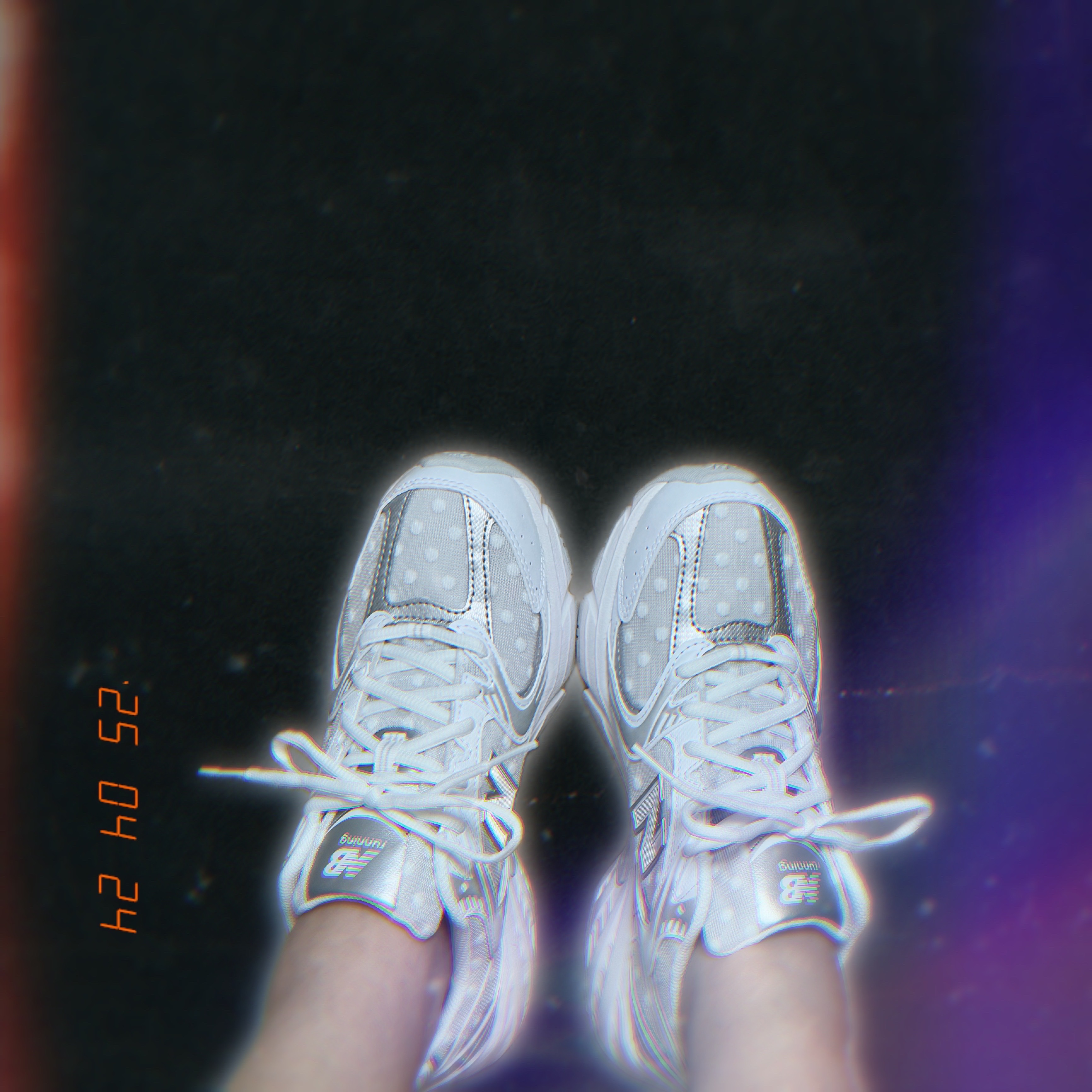 New Balance 530 White Silver Metallic 착용 스타일