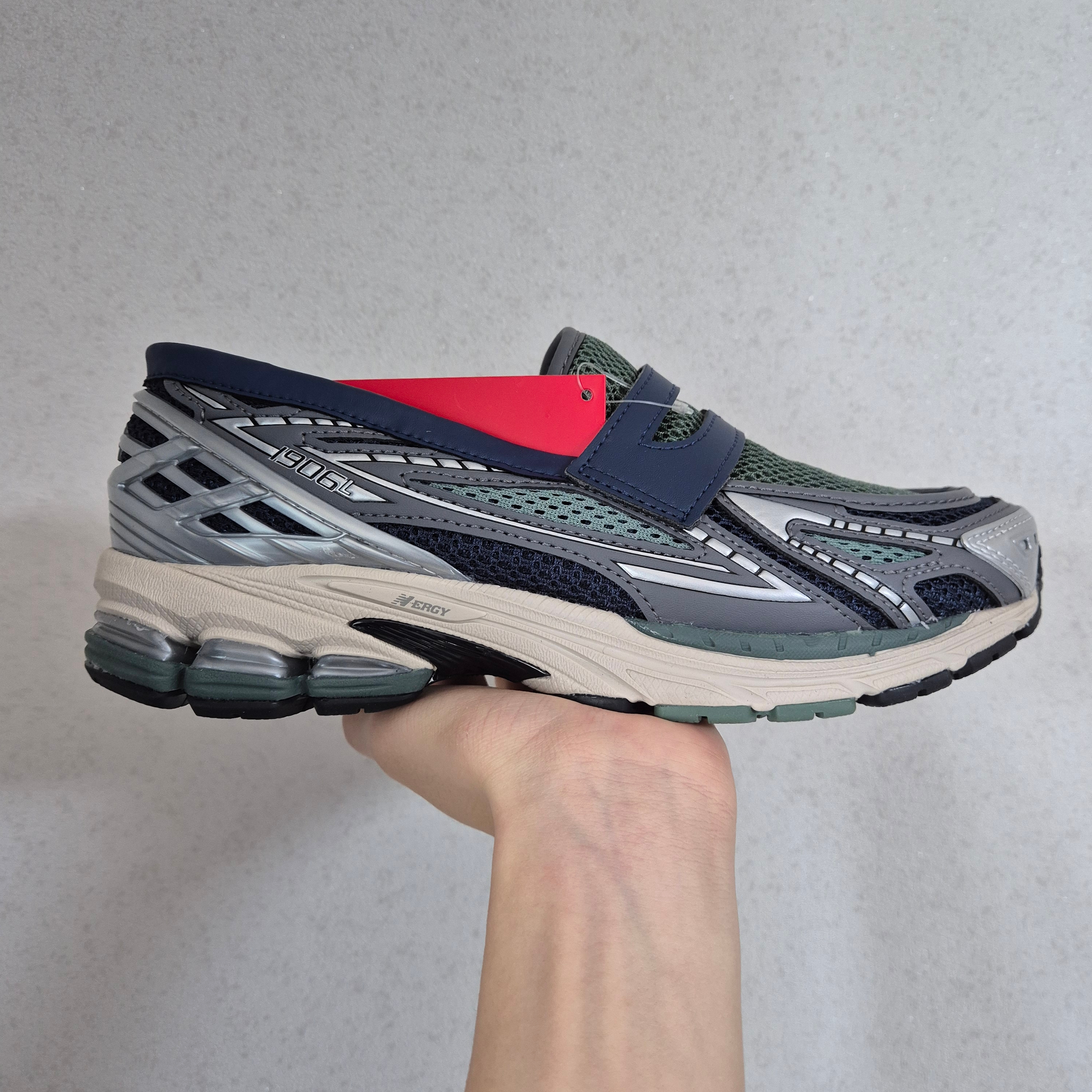 New Balance 1906L Silver Metallic Navy 착용 스타일 - 1