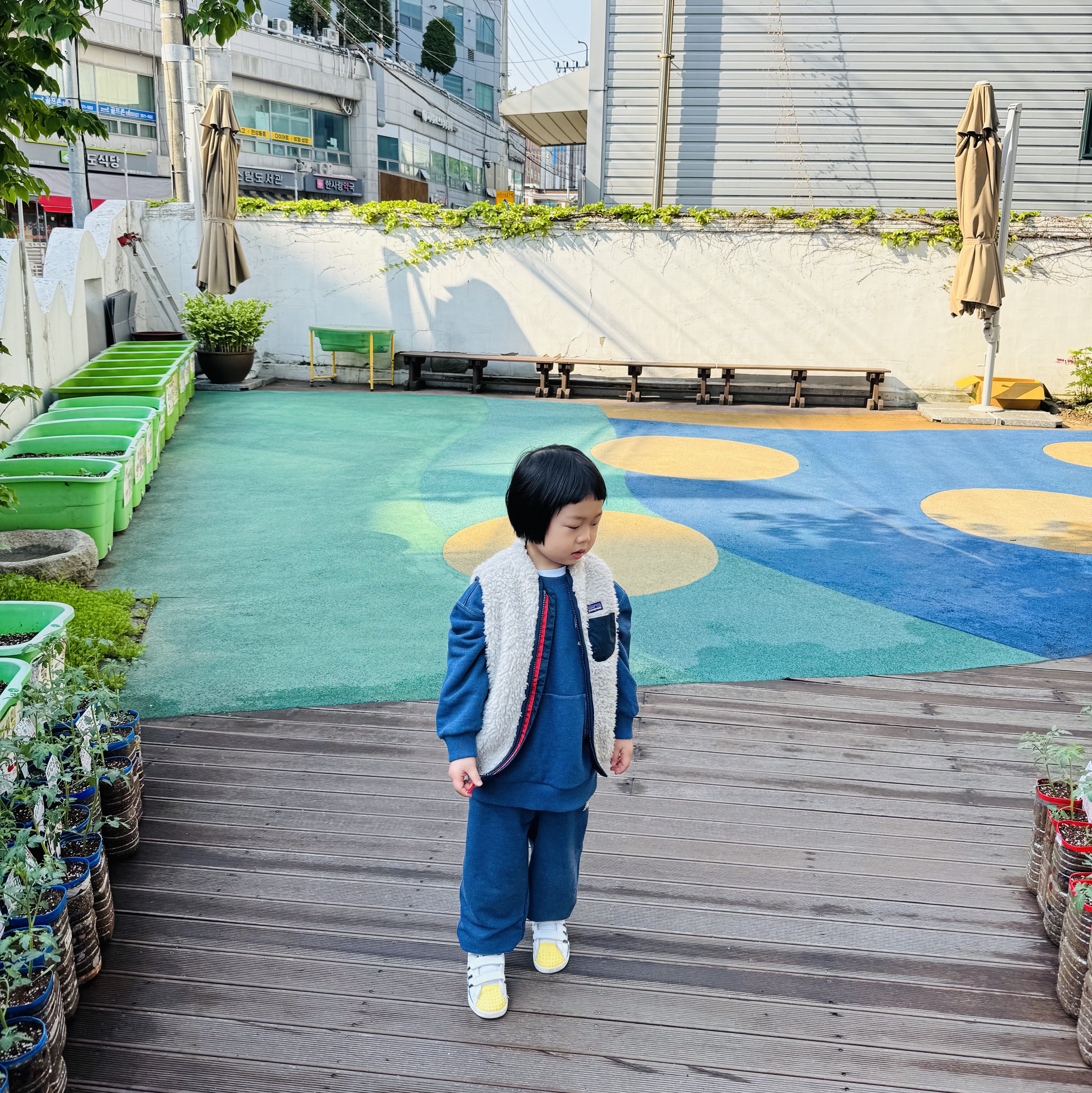 (Baby) Patagonia Retro-X Fleece Vest Natural New Navy, (Infant) Adidas x Lego Superstar CF Cloud White Core Black 착용 스타일 - 2