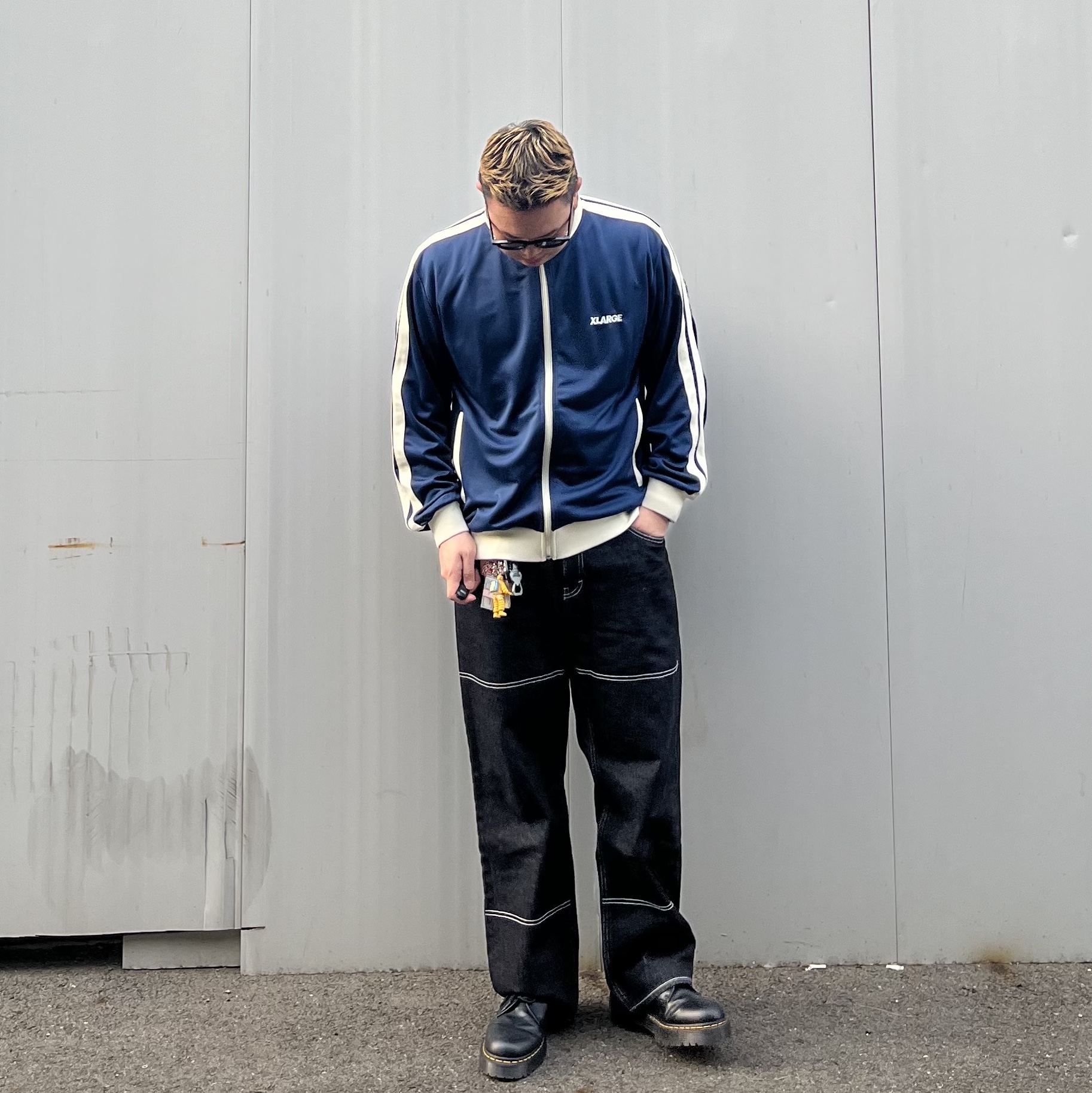 Supreme Cash Paperweight Keychain Multicolor - 24FW, Dr. Martens 1461 Bex Black 착용 스타일 - 5