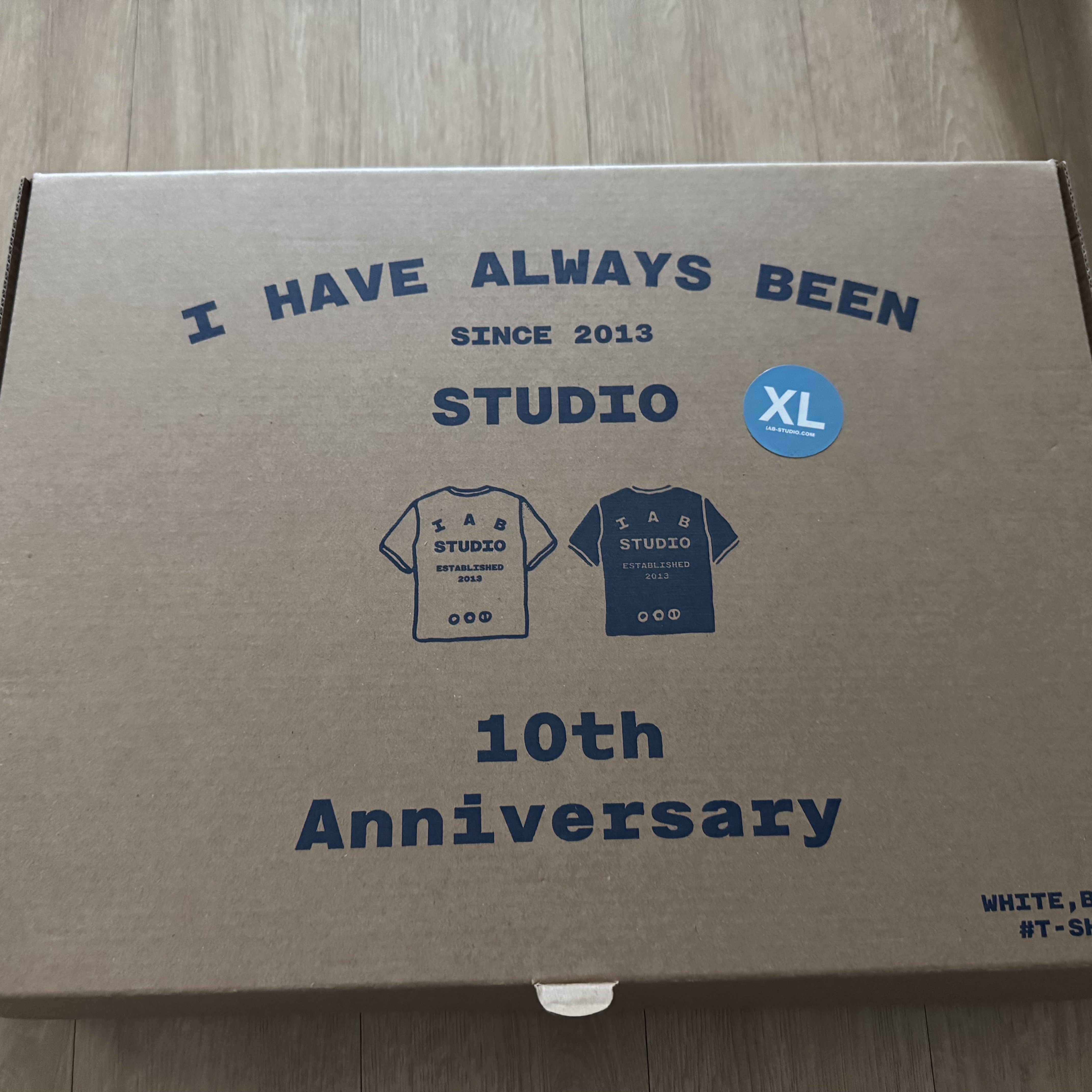 IAB Studio 10th Anniversary T-Shirt White 착용 스타일 - 1