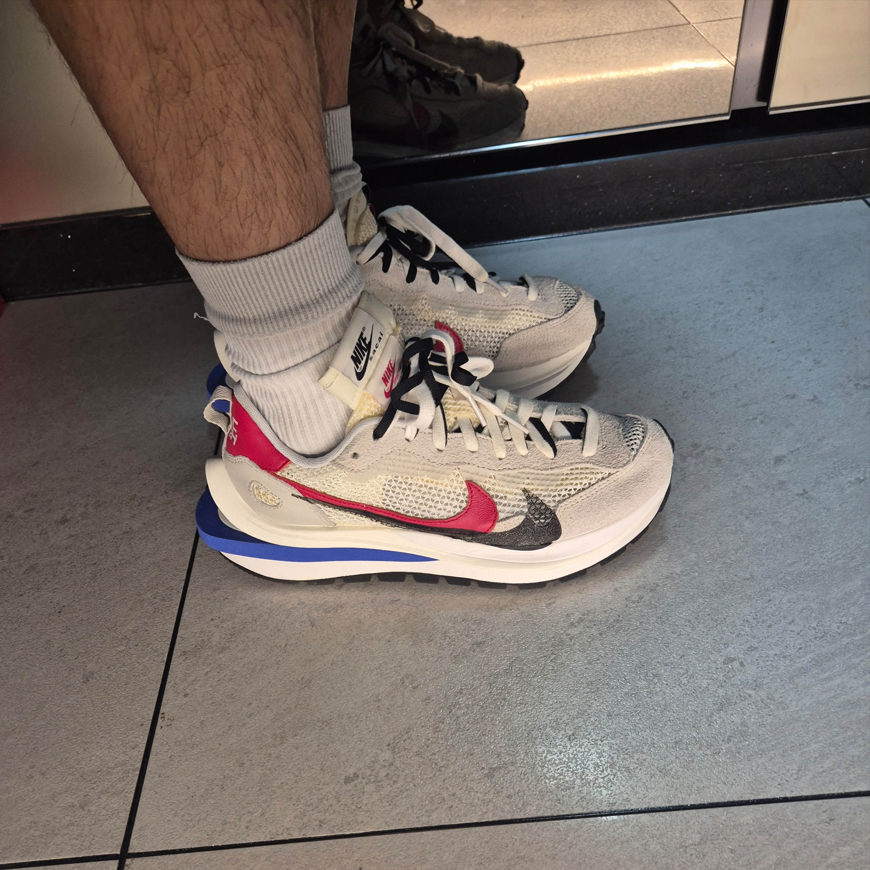 Nike x Sacai VaporWaffle Royal Fuchsia 착용 스타일