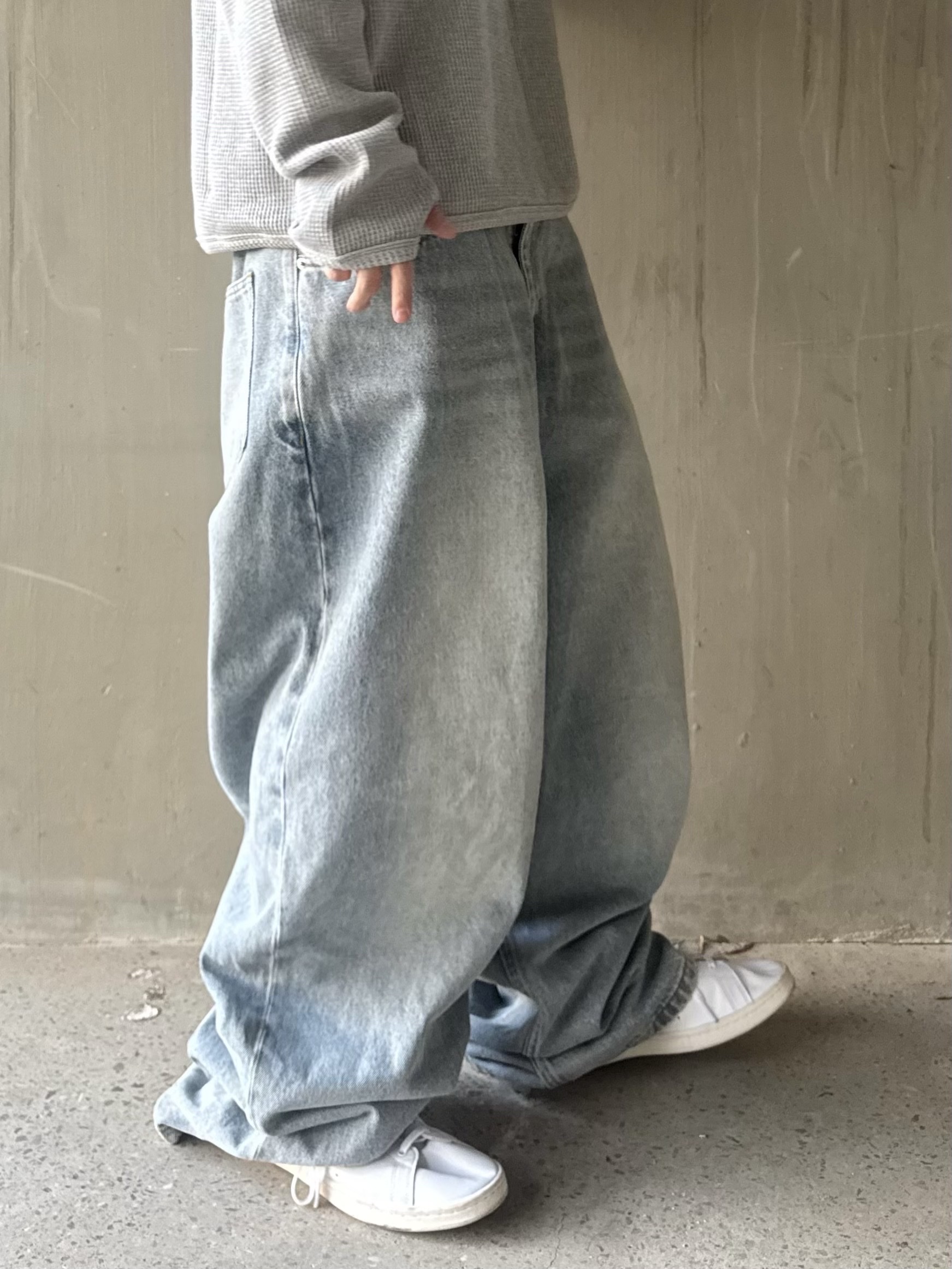 Honey Scoop House HNY Logo Trucker Cap Black, NOD Wide Baggy Denim pants Light blue 착용 스타일 - 2