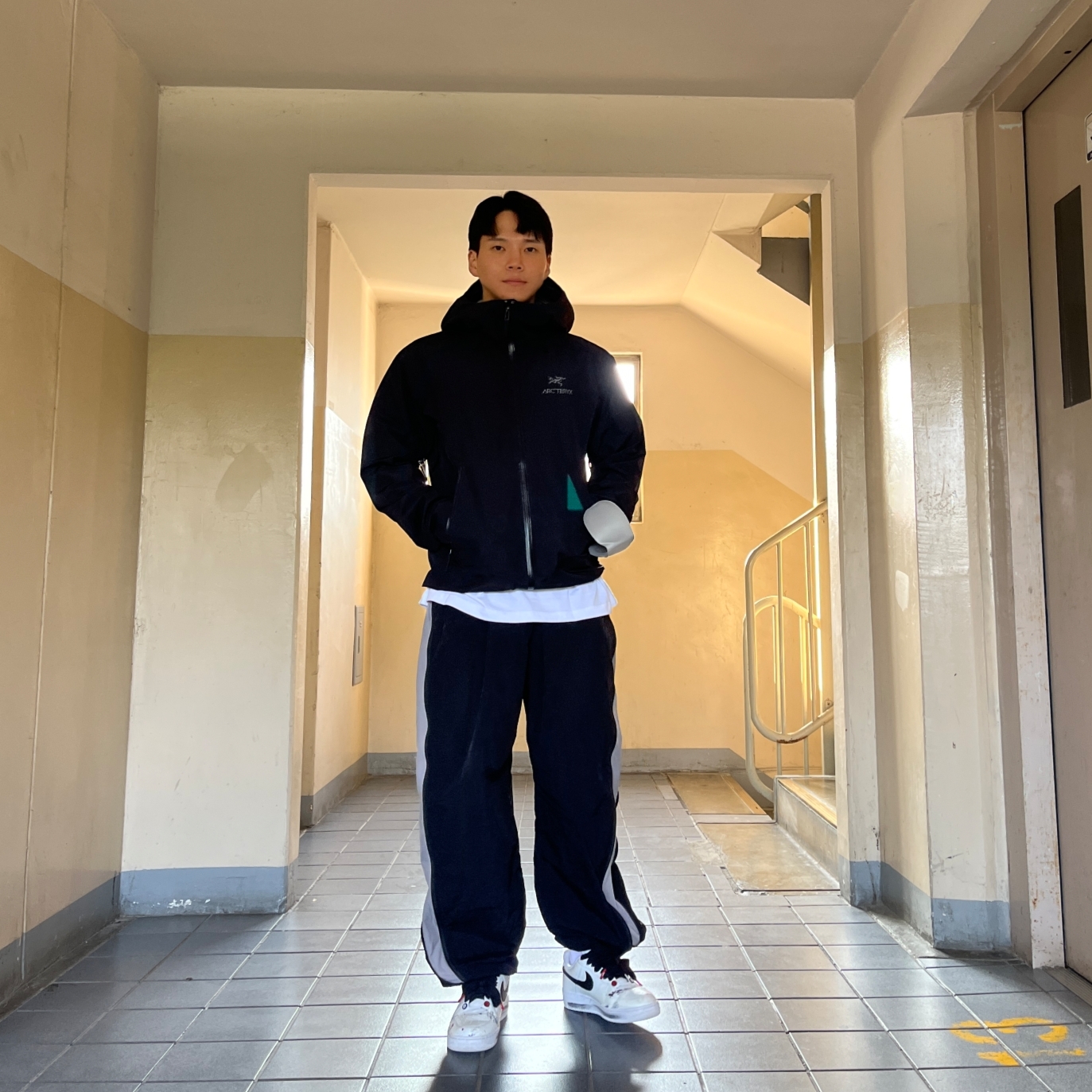 Arc'teryx Beta LT Jacket Black 착용 스타일 - 3