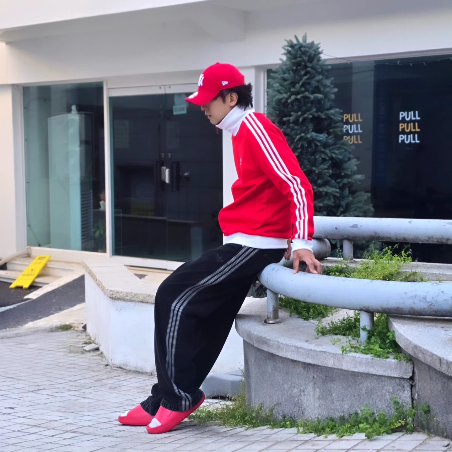 Adidas Adicolor Classic Beckenbauer Track Top Better Scarlet White - US Sizing, Adidas Adicolor Classic Beckenbauer Track Top Better Scarlet White - KR Sizing 착용 스타일 - 2