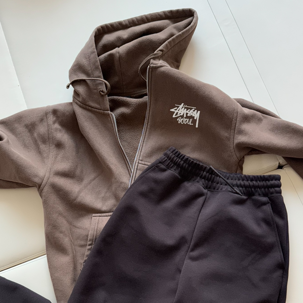 Stussy Stock Seoul Zip Hood Coffee 2022 착용 스타일