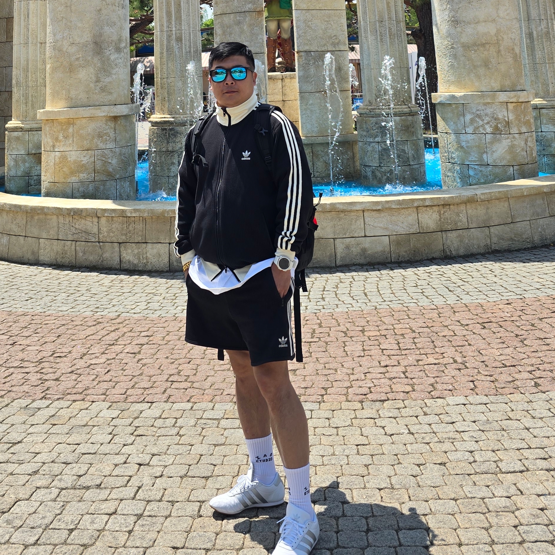 Supreme Gotham T-Shirt White - 23FW, IAB Studio Socks White (5 Pack) 착용 스타일 - 2