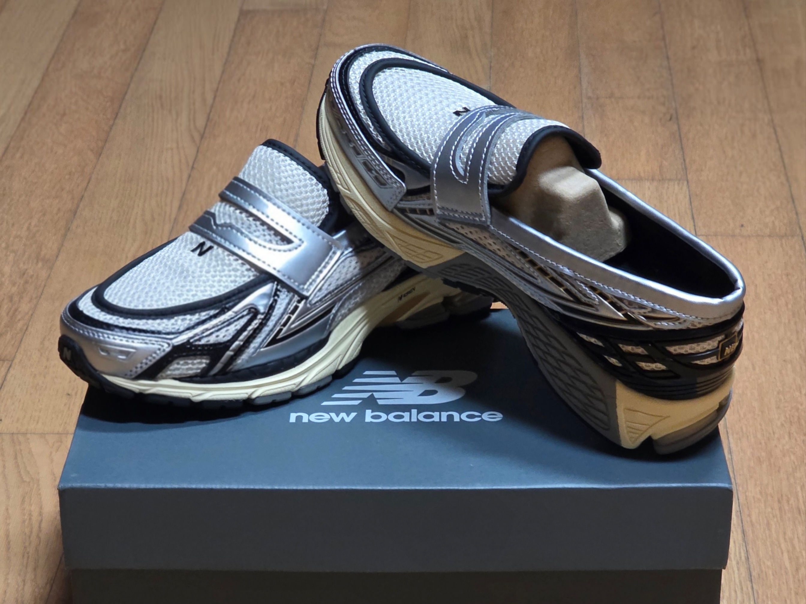 New Balance 1906L Silver Metallic Cream 착용 스타일 - 1